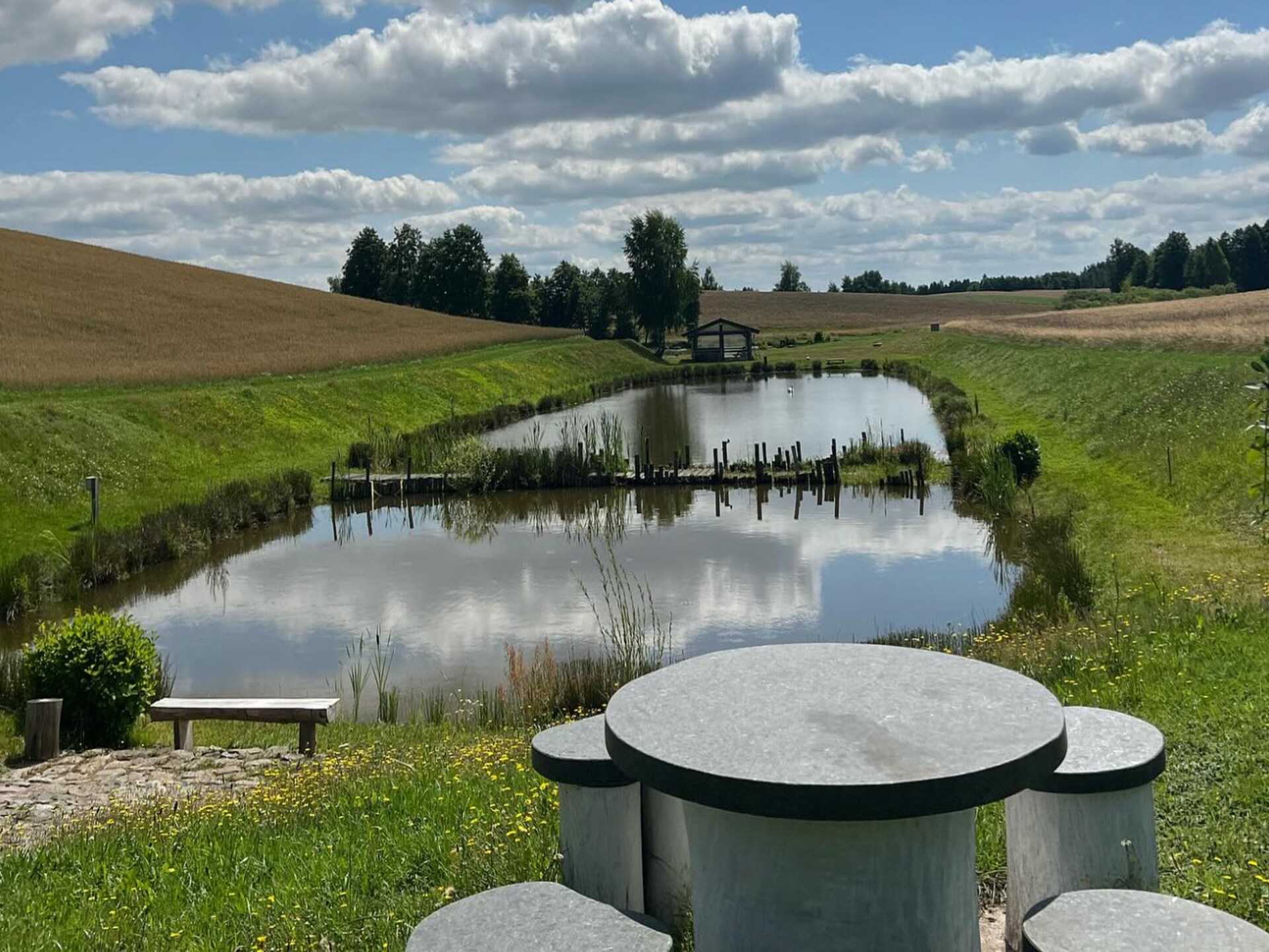Modern vakantiehuis met privé jacuzzi aan het meer in Kasjoebië - foto 30