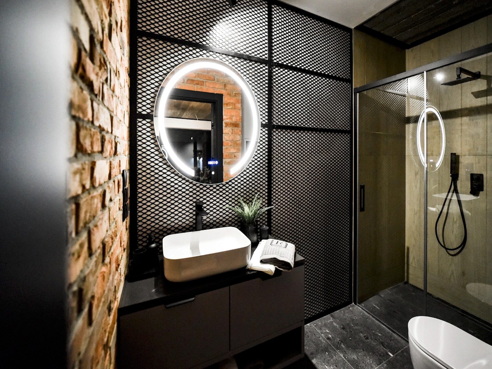 Modern vakantiehuis met privé jacuzzi aan het meer in Kasjoebië - foto 35