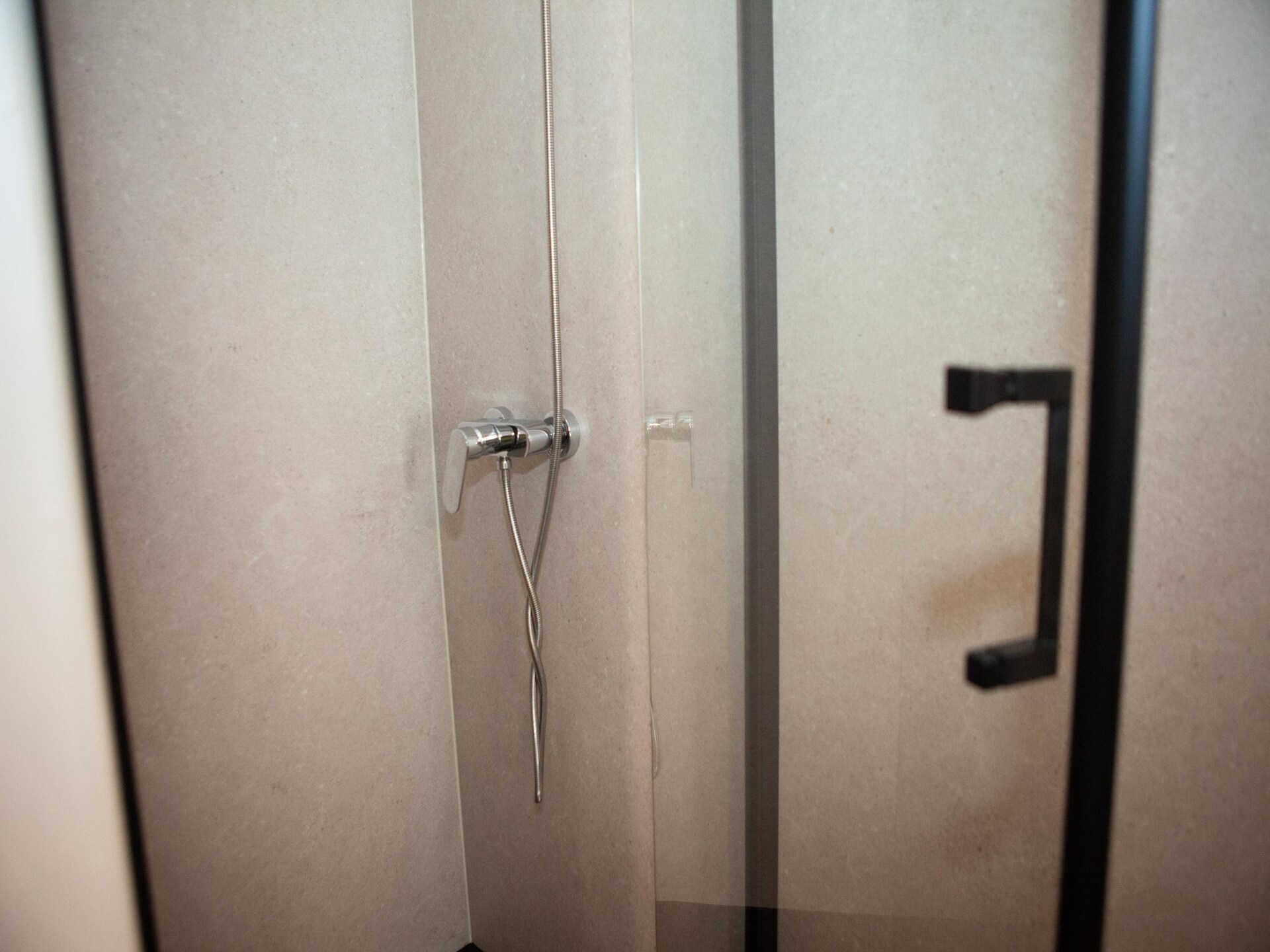 14-persoons vakantiehuis in hartje Verviers met 5 slaapkamers - foto 37
