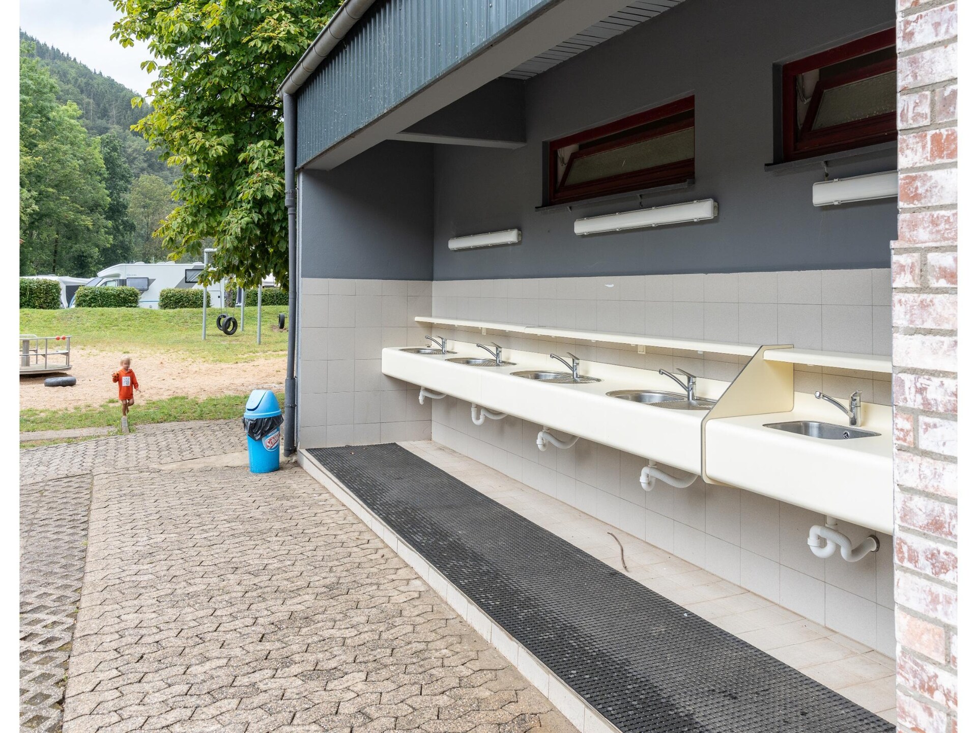 Knusse Eifelhut voor 2 op Campingpark Eifel in Waxweiler - foto 31