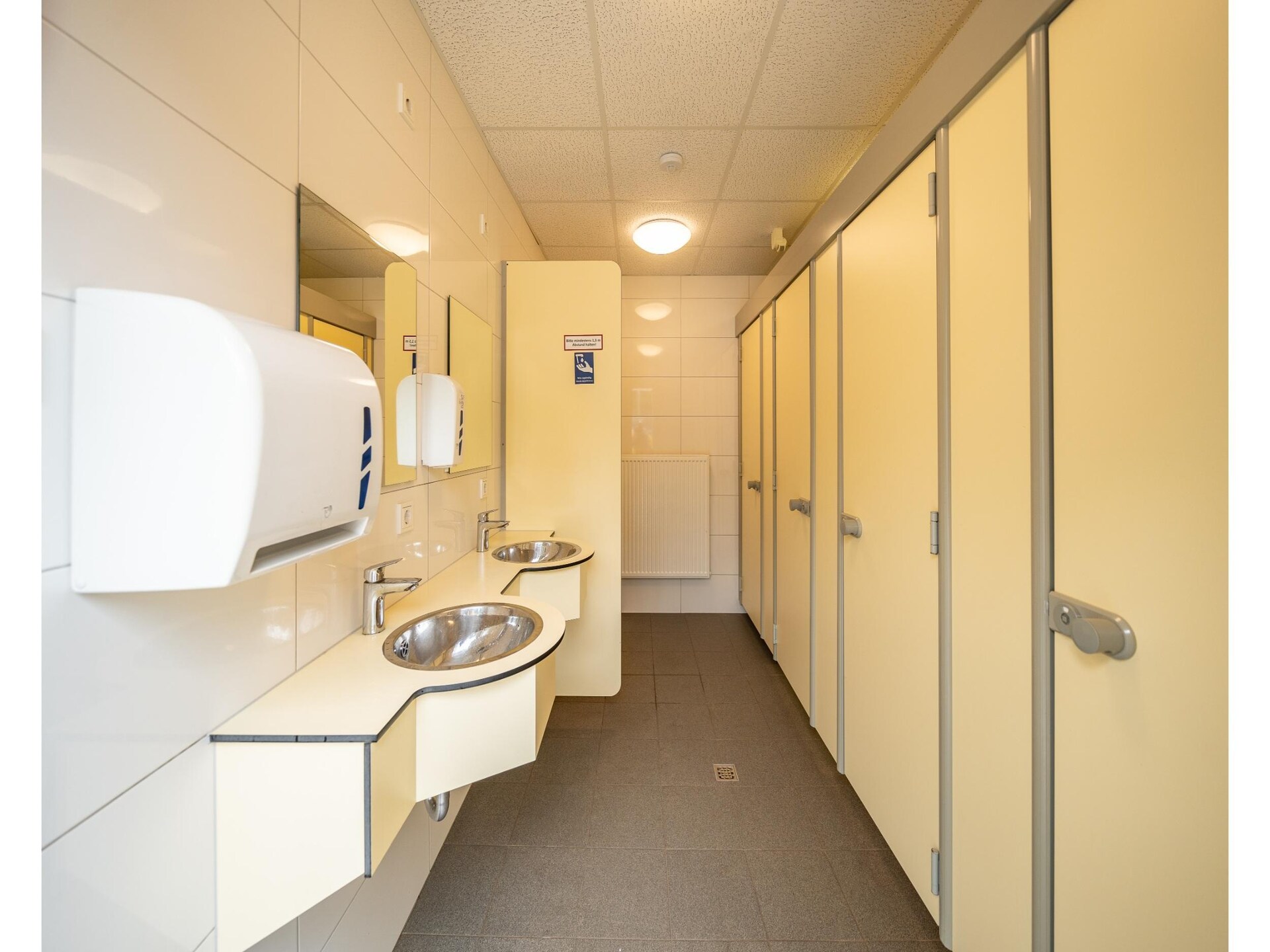 Knusse Eifelhut voor 2 op Campingpark Eifel in Waxweiler - foto 33