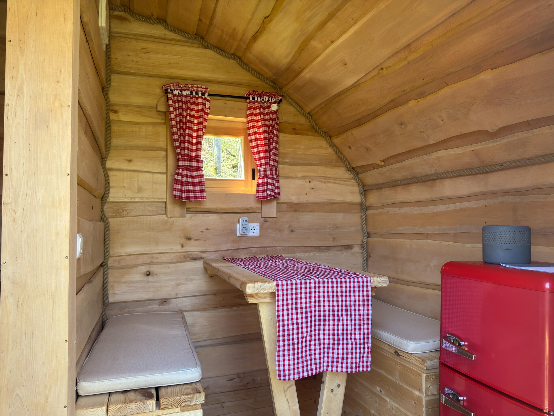 Knusse Eifelhut voor 2 op Campingpark Eifel in Waxweiler - foto 2