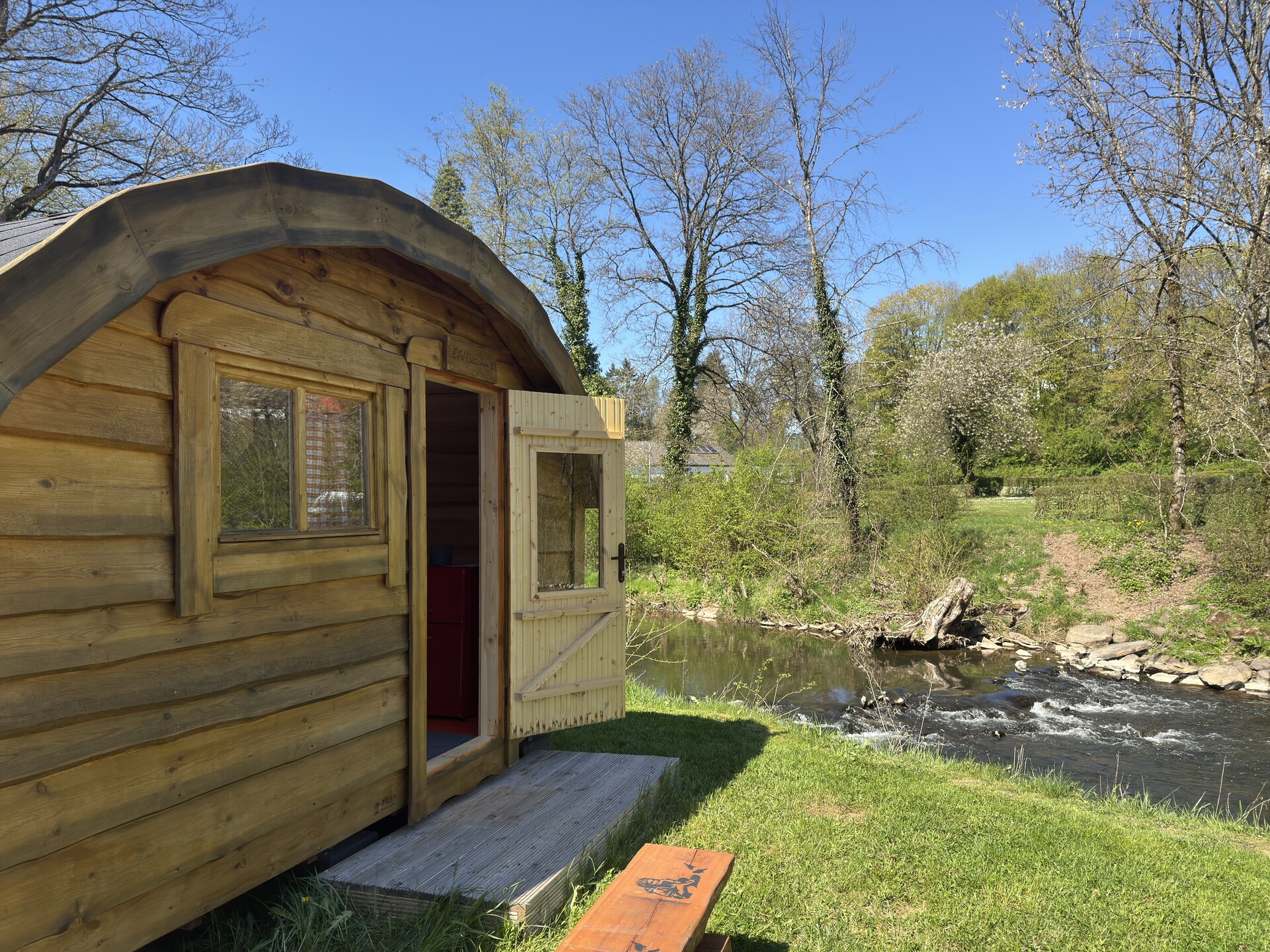 Knusse Eifelhut voor 2 op Campingpark Eifel in Waxweiler - foto 1