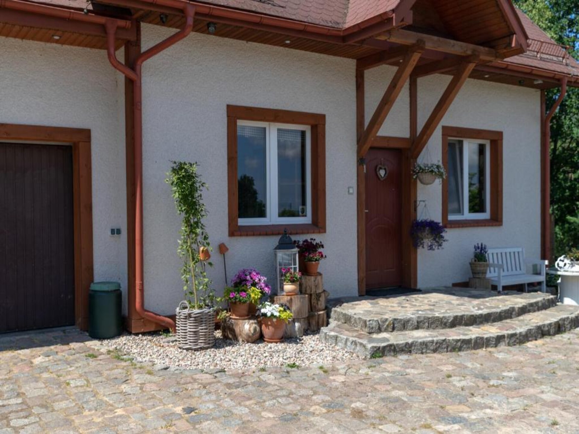 Ruim vakantiehuis met verwarmd zwembad bij de Kasjoebische meren - foto 34