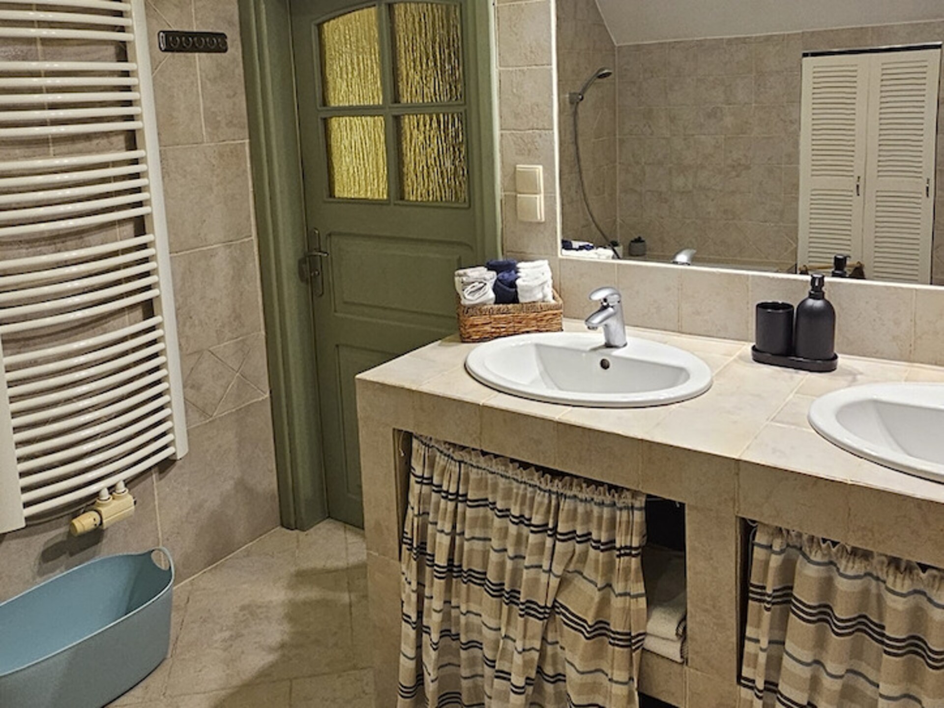 Ruim vakantiehuis met verwarmd zwembad bij de Kasjoebische meren - foto 15