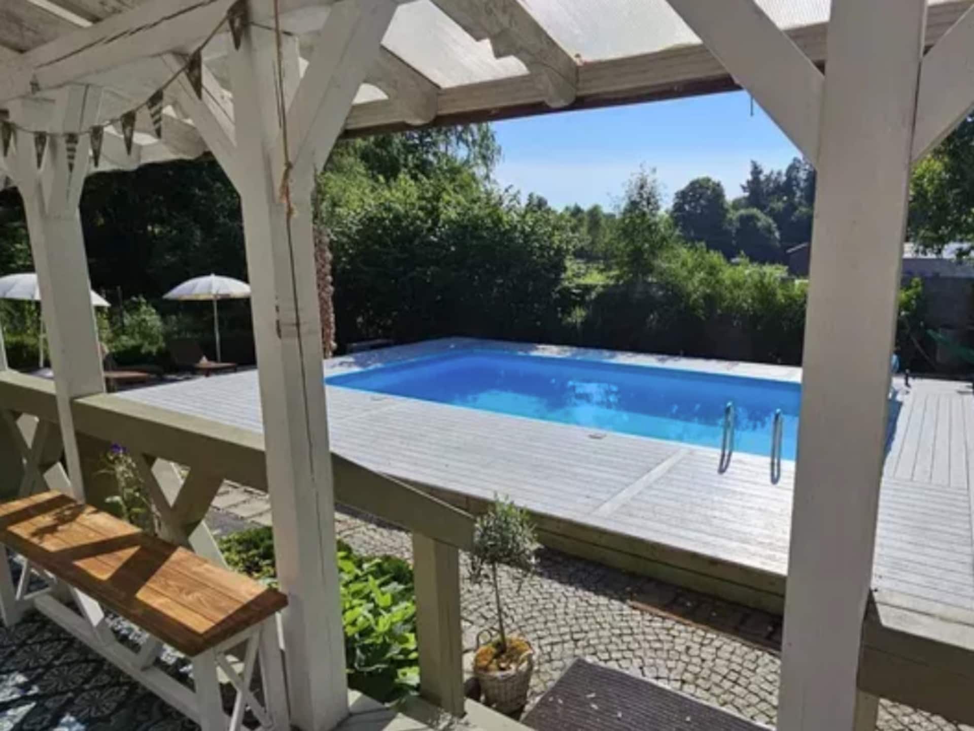 Ruim vakantiehuis met verwarmd zwembad bij de Kasjoebische meren - foto 20