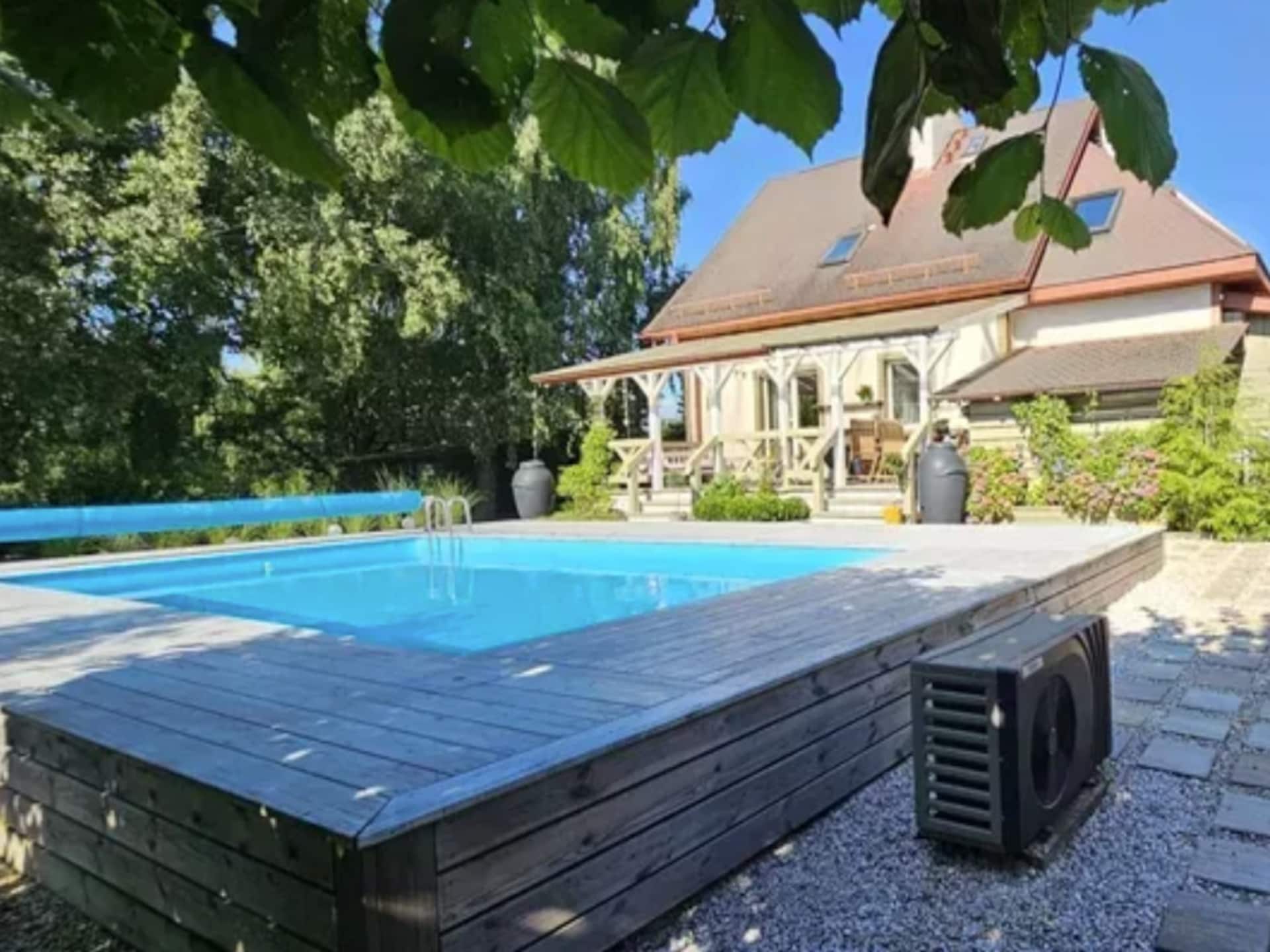 Ruim vakantiehuis met verwarmd zwembad bij de Kasjoebische meren - foto 32