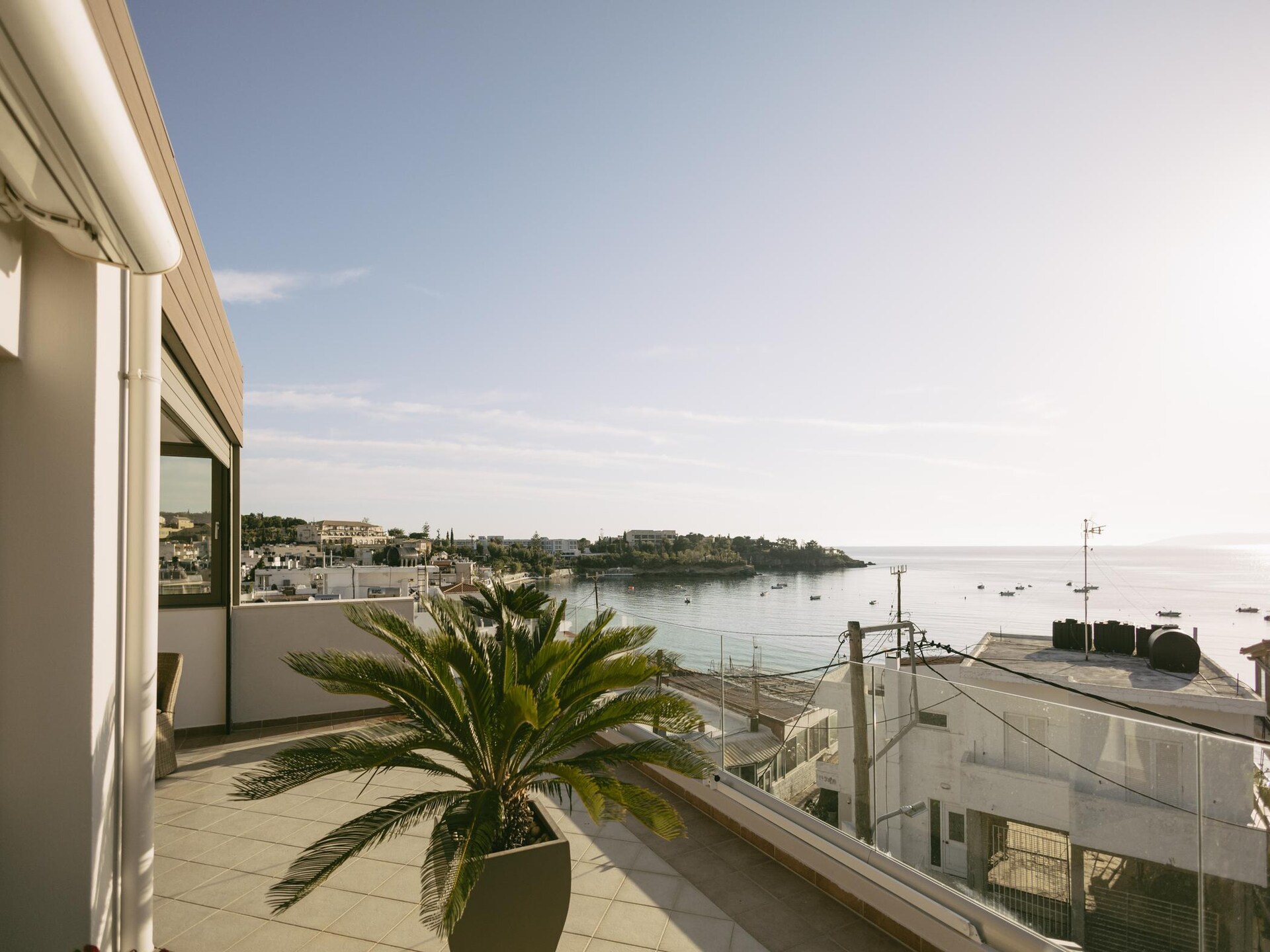 Luxe villa met privézwembad en dakterras op 30 meter van zee in Agia Pelagia - foto 27