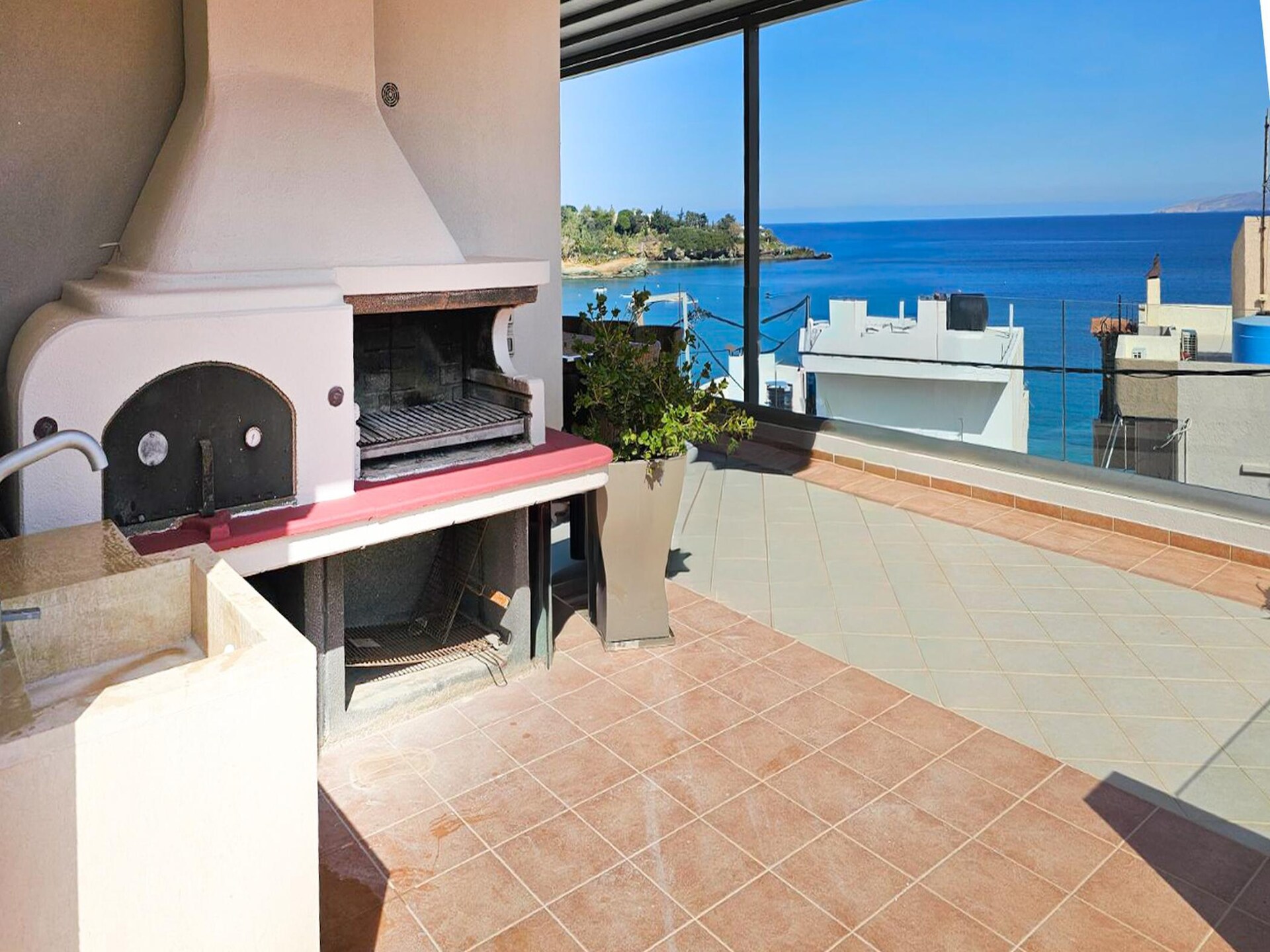 Luxe villa met privézwembad en dakterras op 30 meter van zee in Agia Pelagia - foto 28