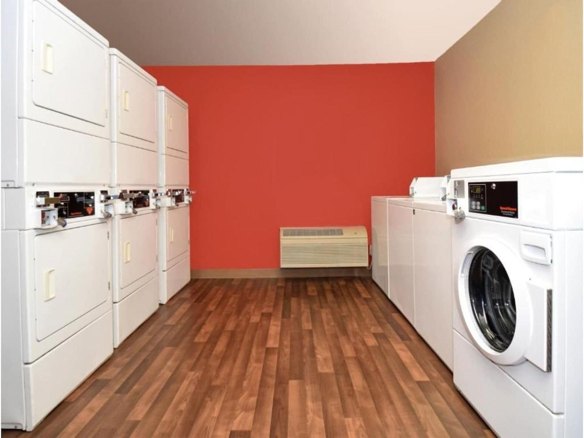 City studio met keuken in Brookfield, nabij Milwaukee - foto 31
