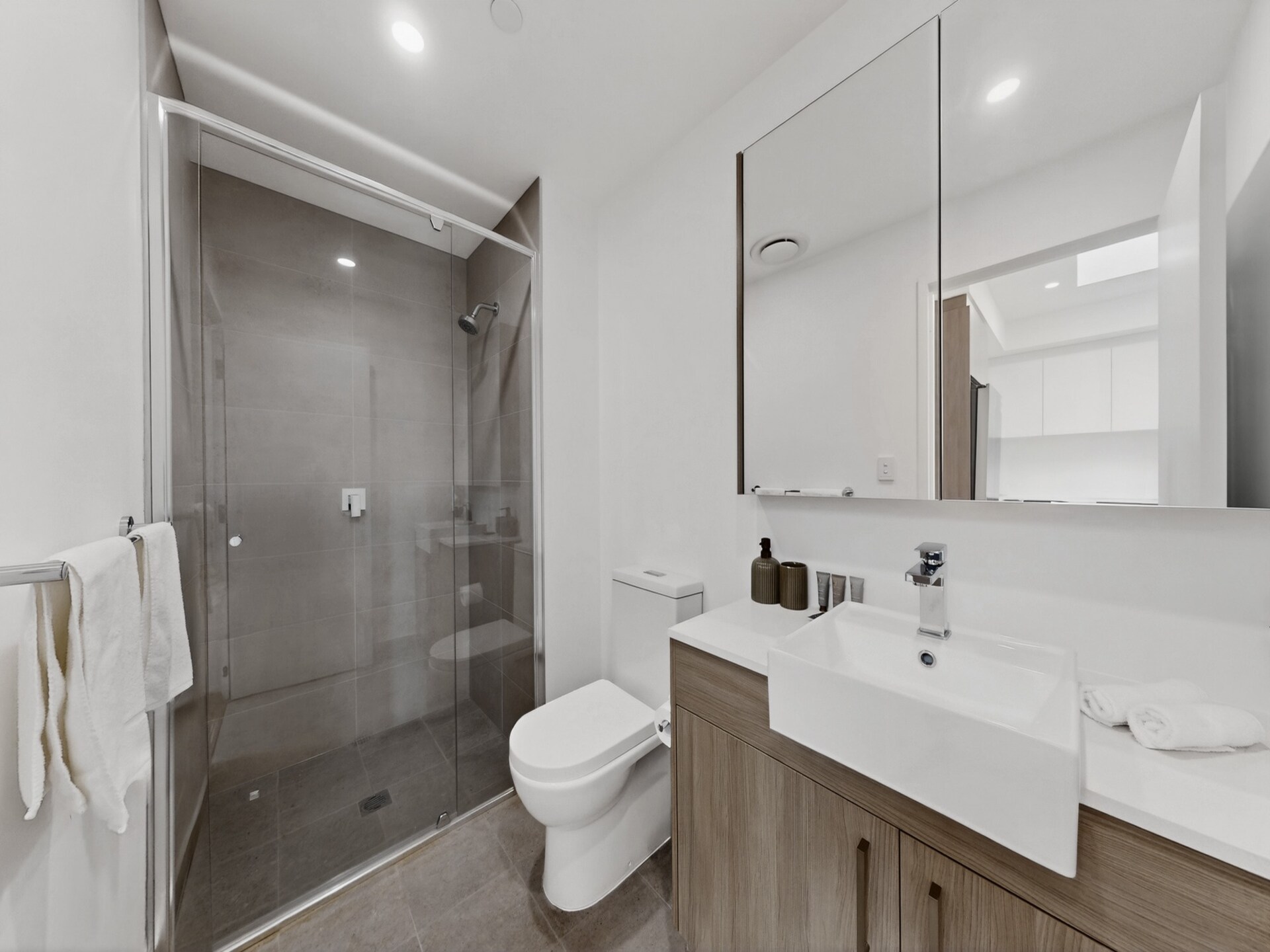 Modern appartement in Cannington met uitzicht en dakterras - foto 7