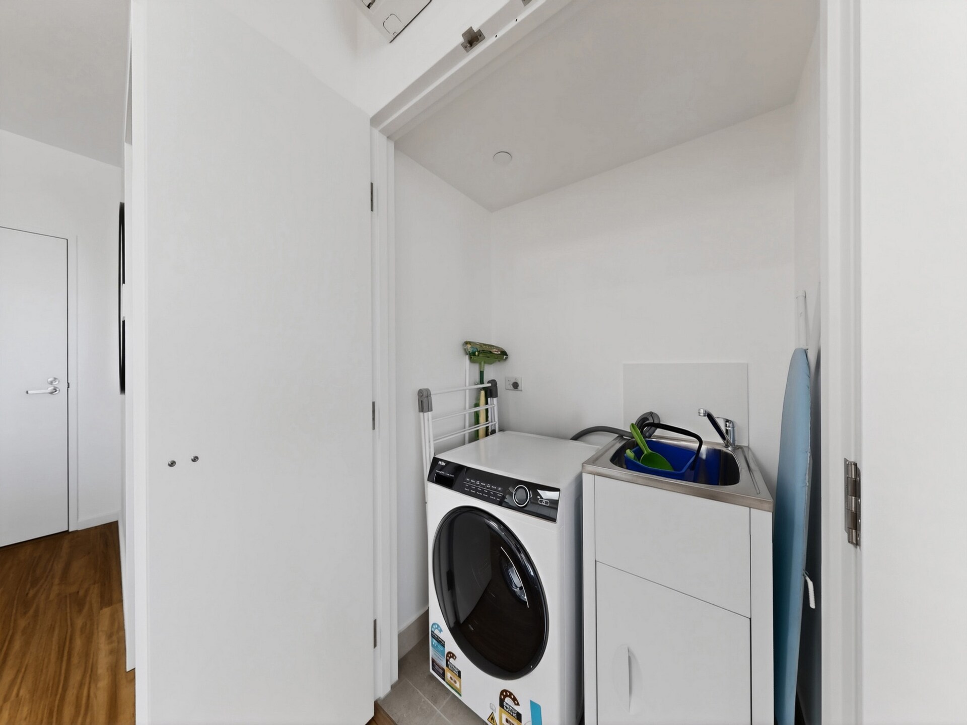 Modern appartement in Cannington met uitzicht en dakterras - foto 11