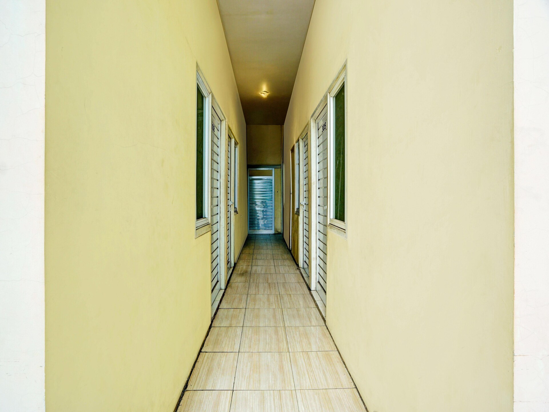 Knusse standaard kamer voor 2 in Surabaya met WiFi & parkeren - foto 26
