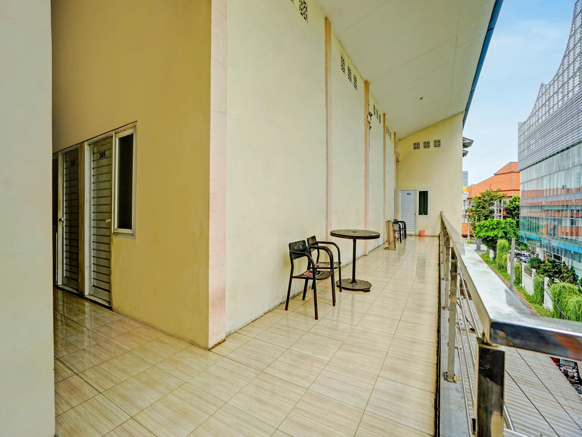 Knusse standaard kamer voor 2 in Surabaya met WiFi & parkeren - foto 7