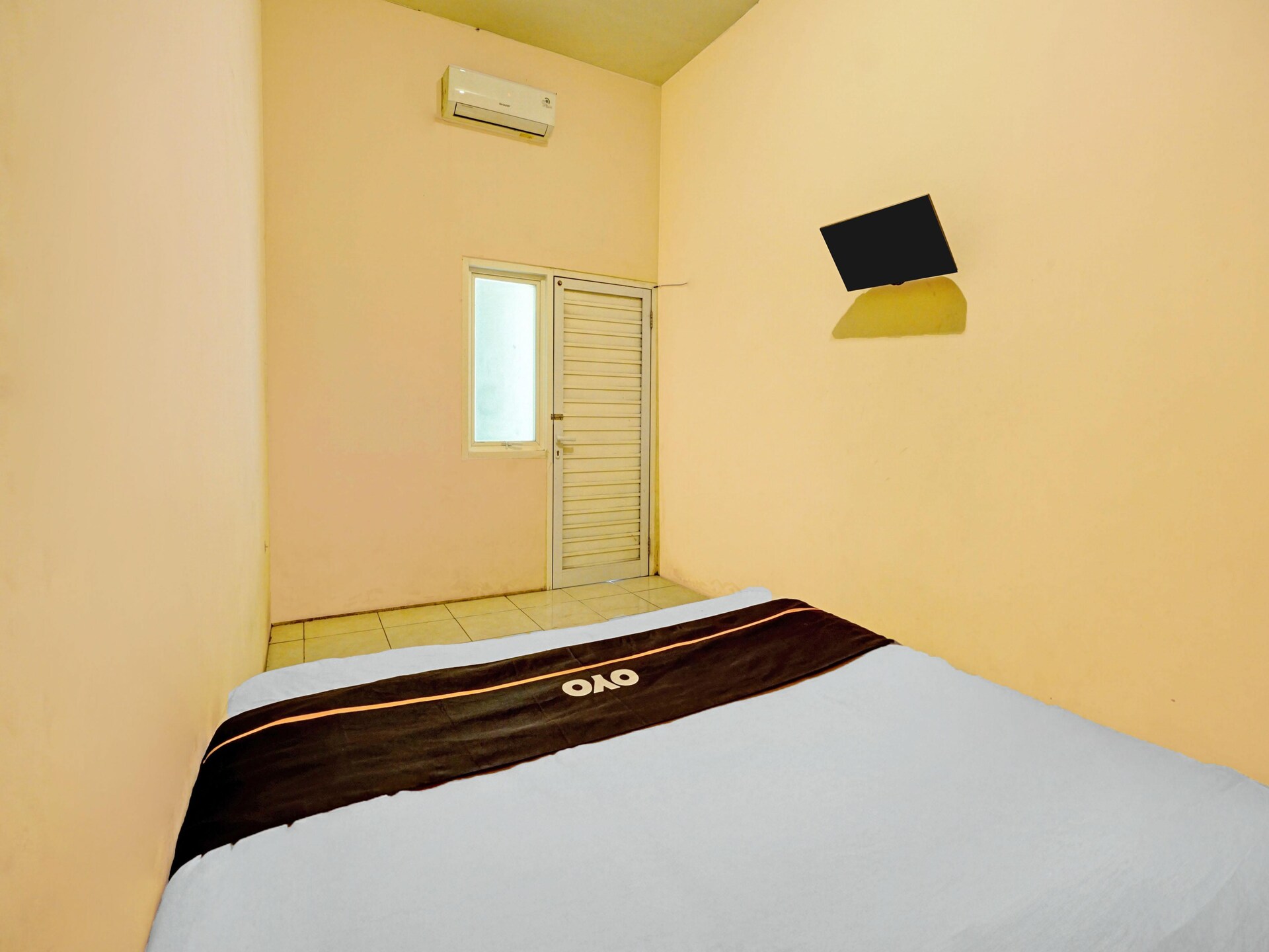 Knusse standaard kamer voor 2 in Surabaya met WiFi & parkeren - foto 10
