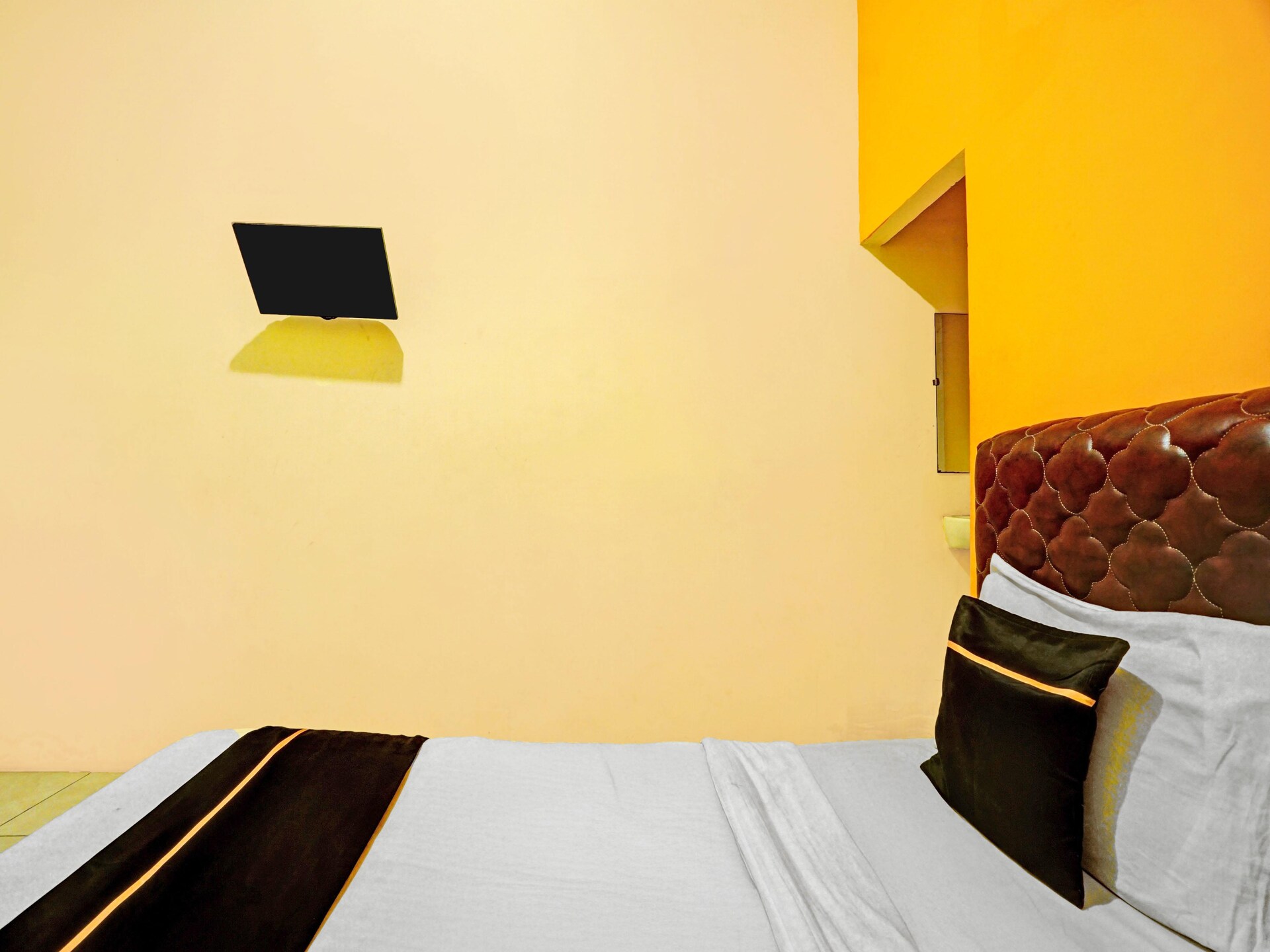 Knusse standaard kamer voor 2 in Surabaya met WiFi & parkeren - foto 12