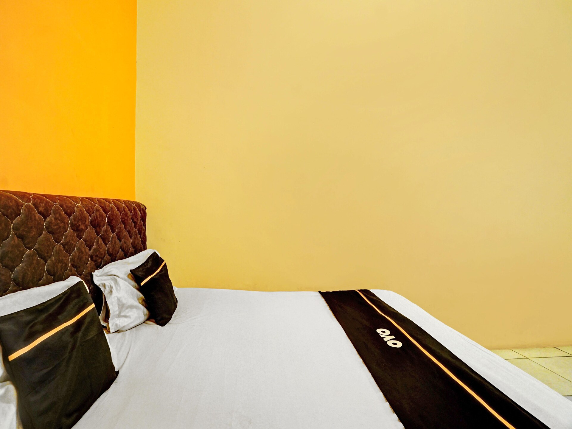 Knusse standaard kamer voor 2 in Surabaya met WiFi & parkeren - foto 13