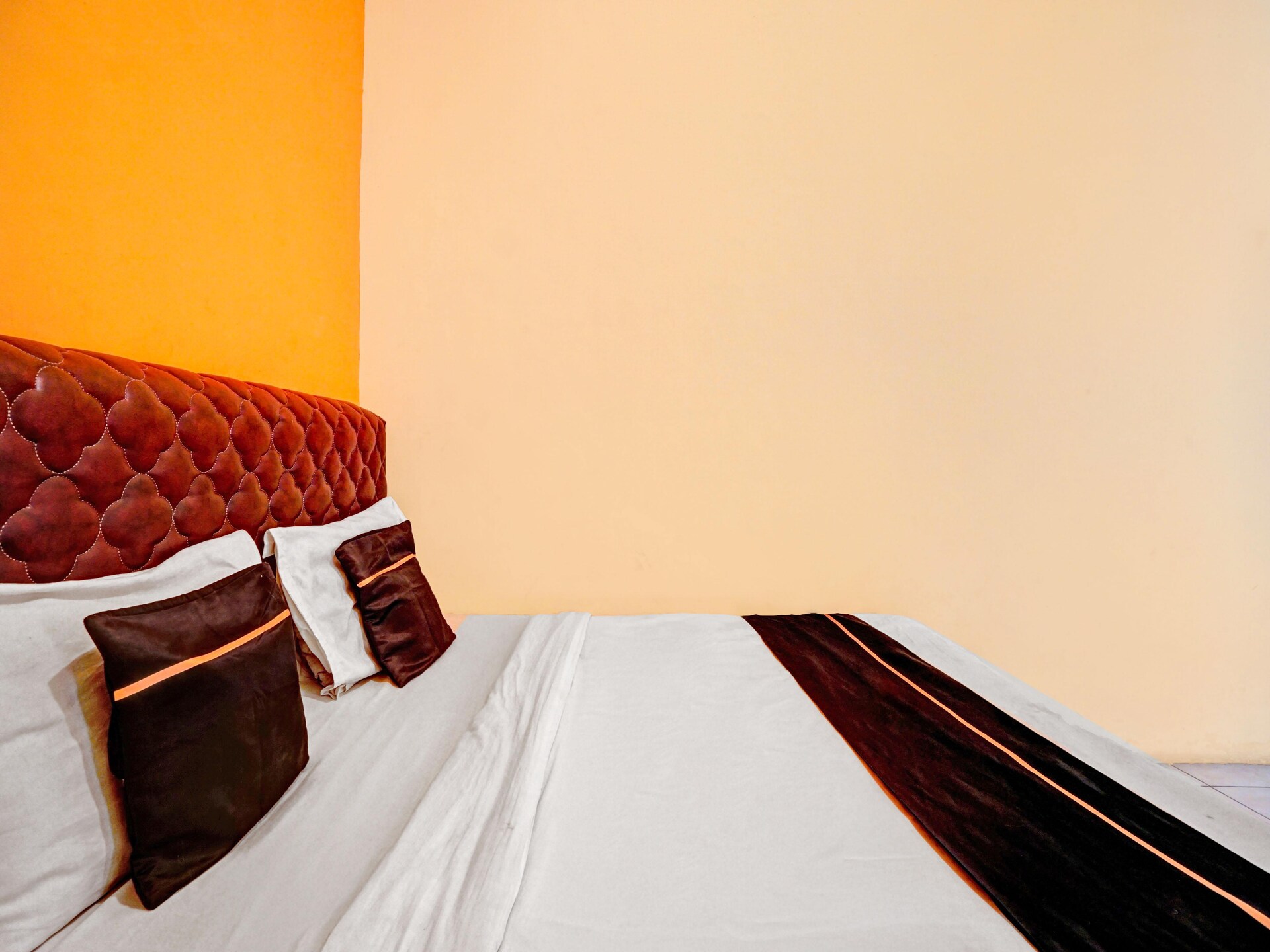 Knusse standaard kamer voor 2 in Surabaya met WiFi & parkeren - foto 14