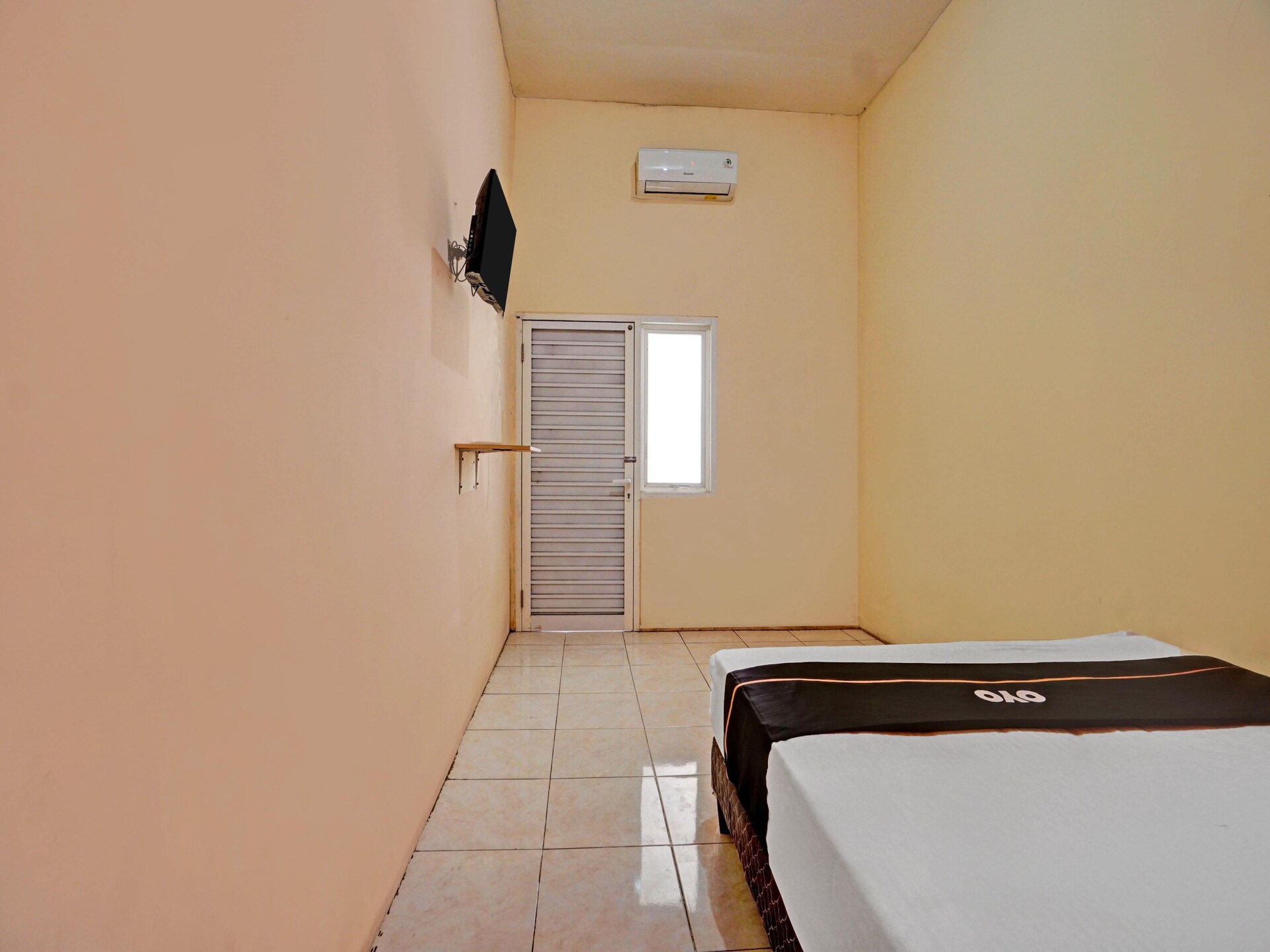 Knusse standaard kamer voor 2 in Surabaya met WiFi & parkeren - foto 15