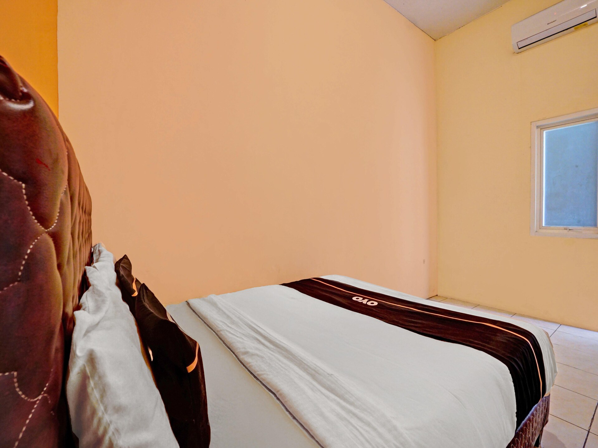 Knusse standaard kamer voor 2 in Surabaya met WiFi & parkeren - foto 16