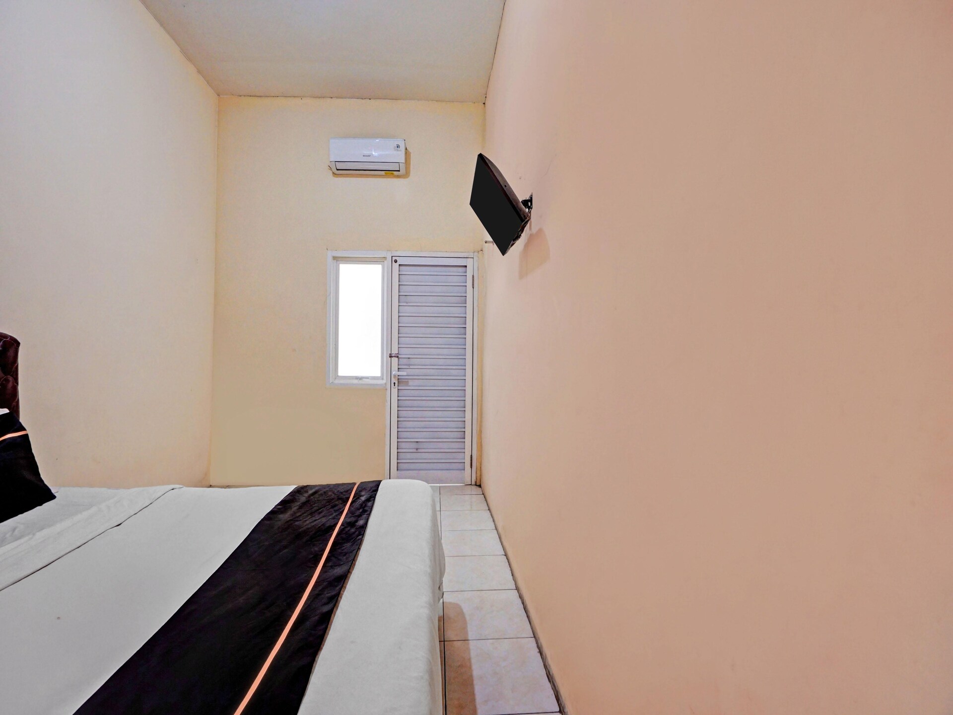 Knusse standaard kamer voor 2 in Surabaya met WiFi & parkeren - foto 17