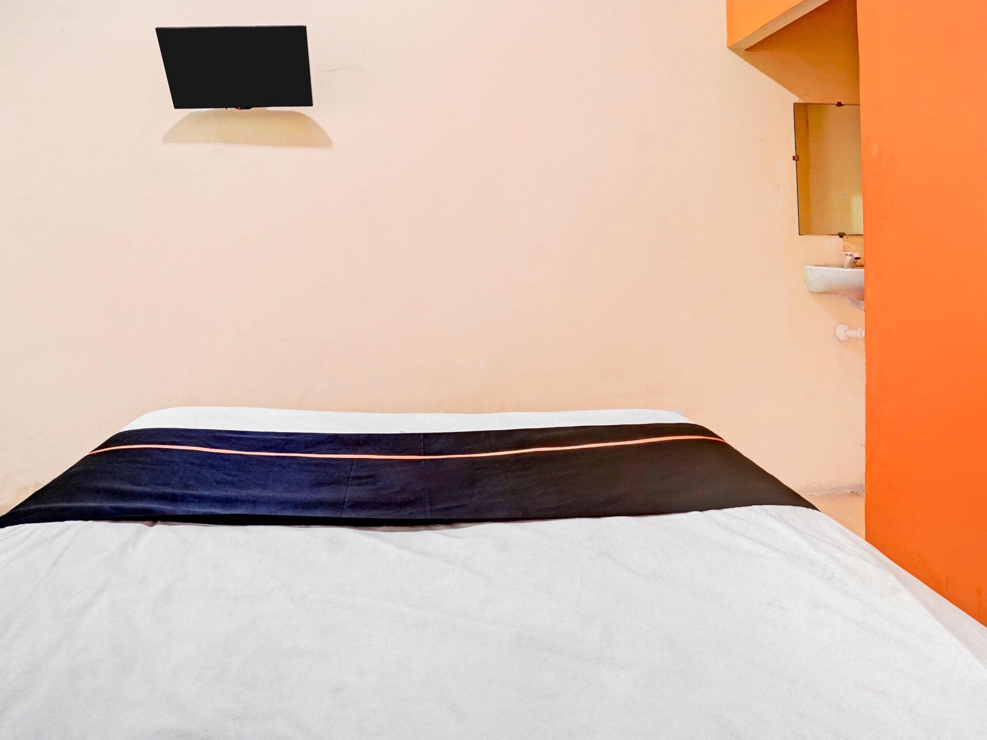 Knusse standaard kamer voor 2 in Surabaya met WiFi & parkeren - foto 18