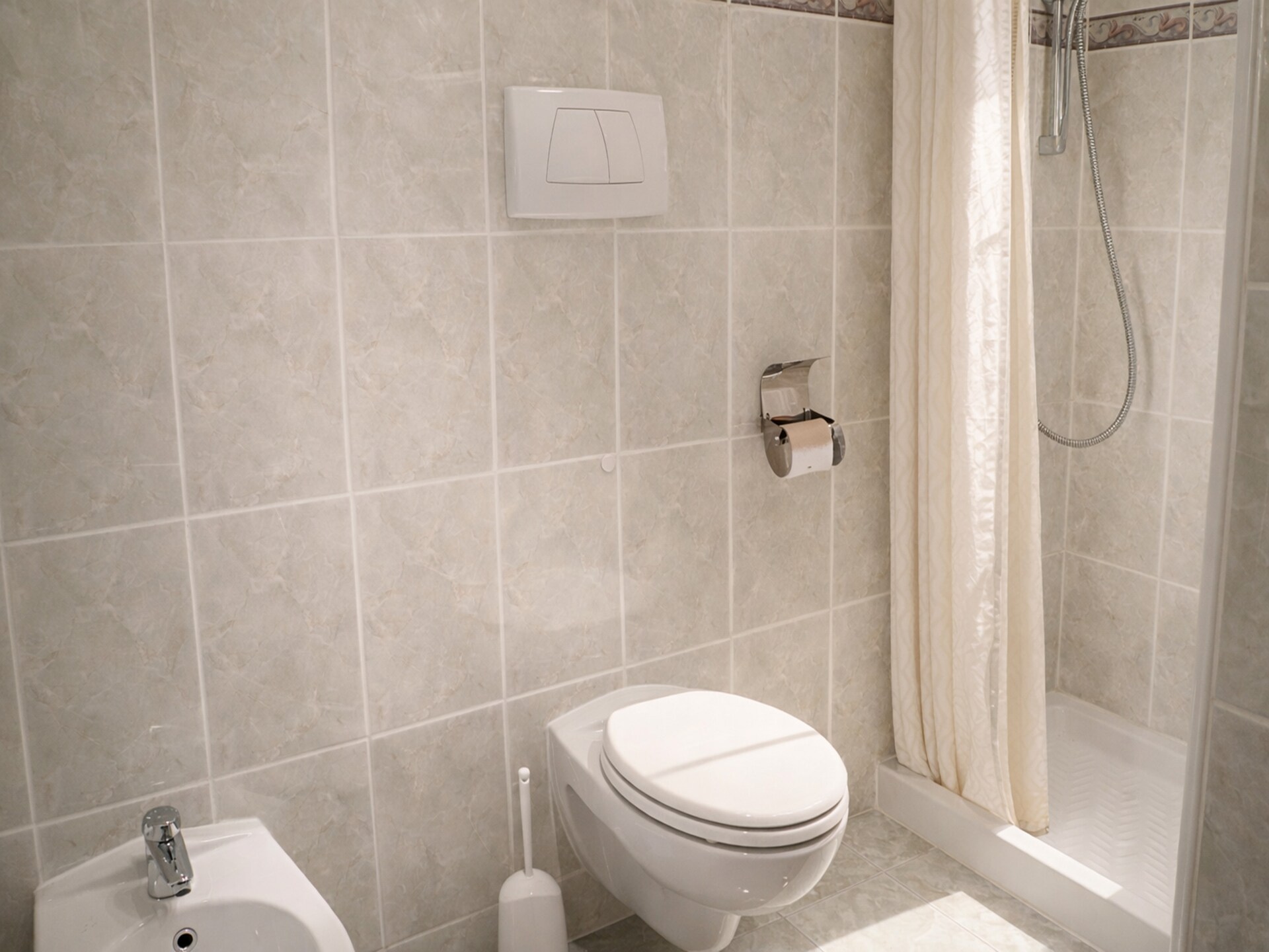 4-persoons villa met privézwembad in centrum Brezzo di Bedero - foto 14