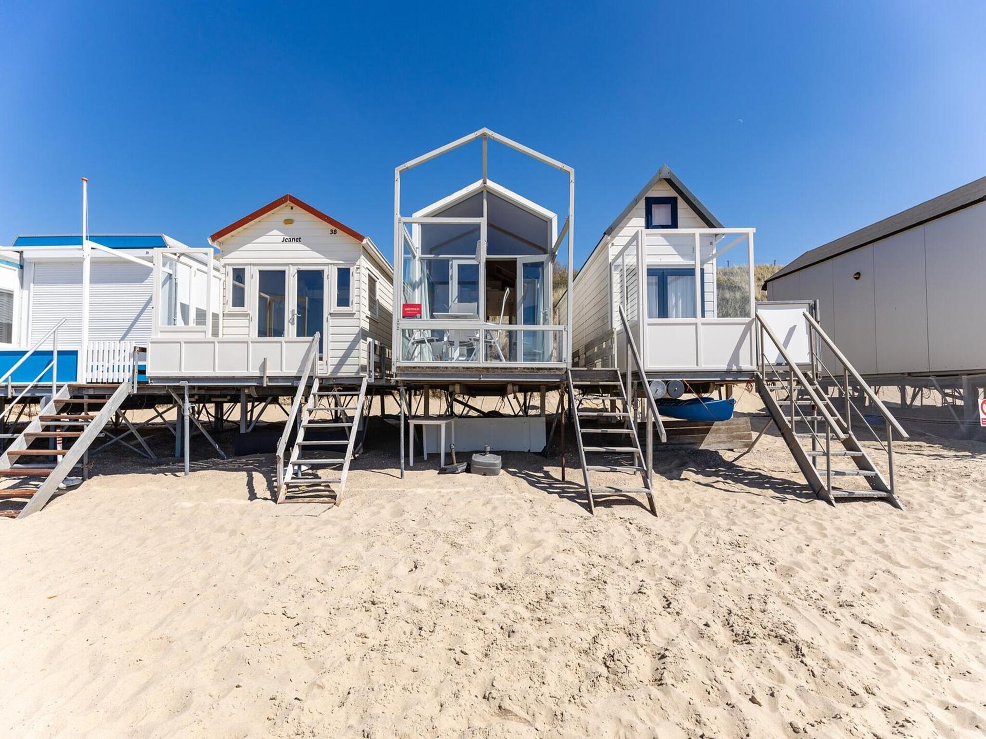 Sleep beachhouse Dishoek: uniek strandappartement aan de Noordzee - foto 1