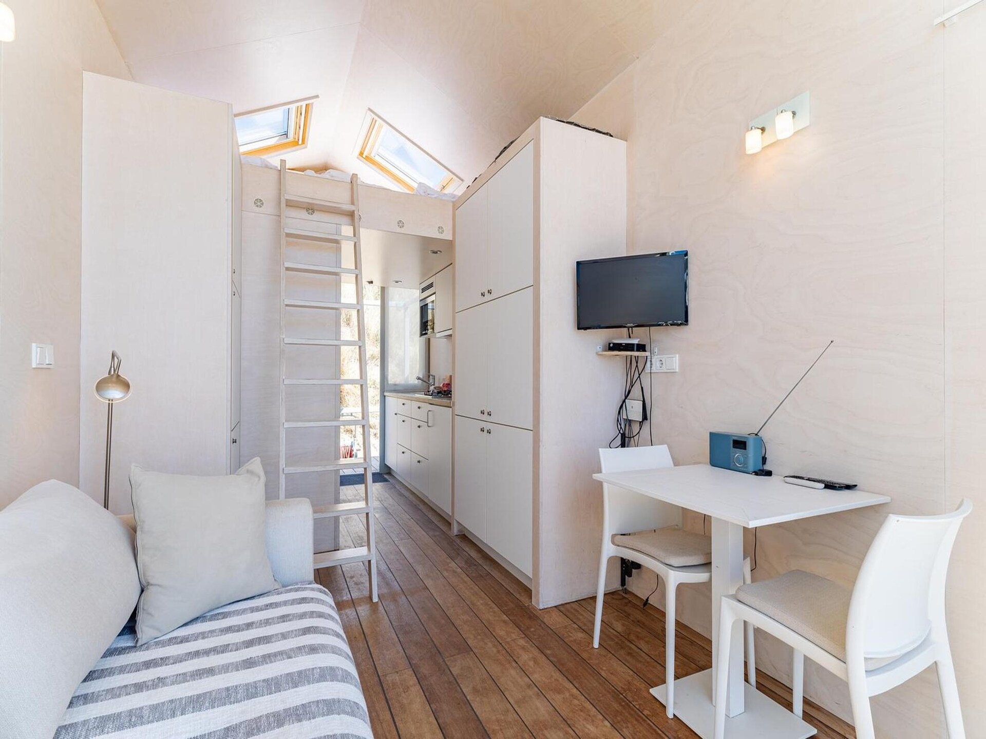Sleep beachhouse Dishoek: uniek strandappartement aan de Noordzee - foto 10