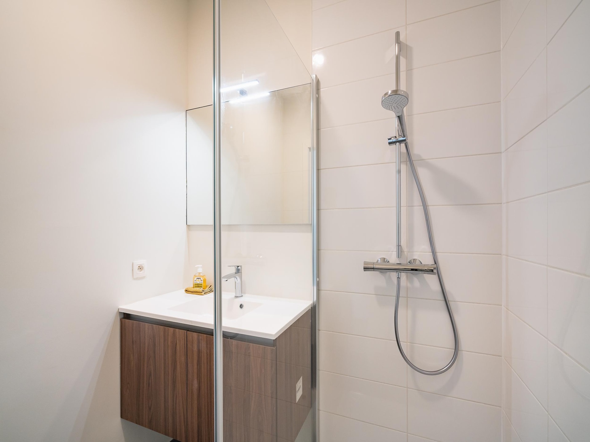 Ruim 1-persoonsappartement met stadszicht in Antwerp - foto 10