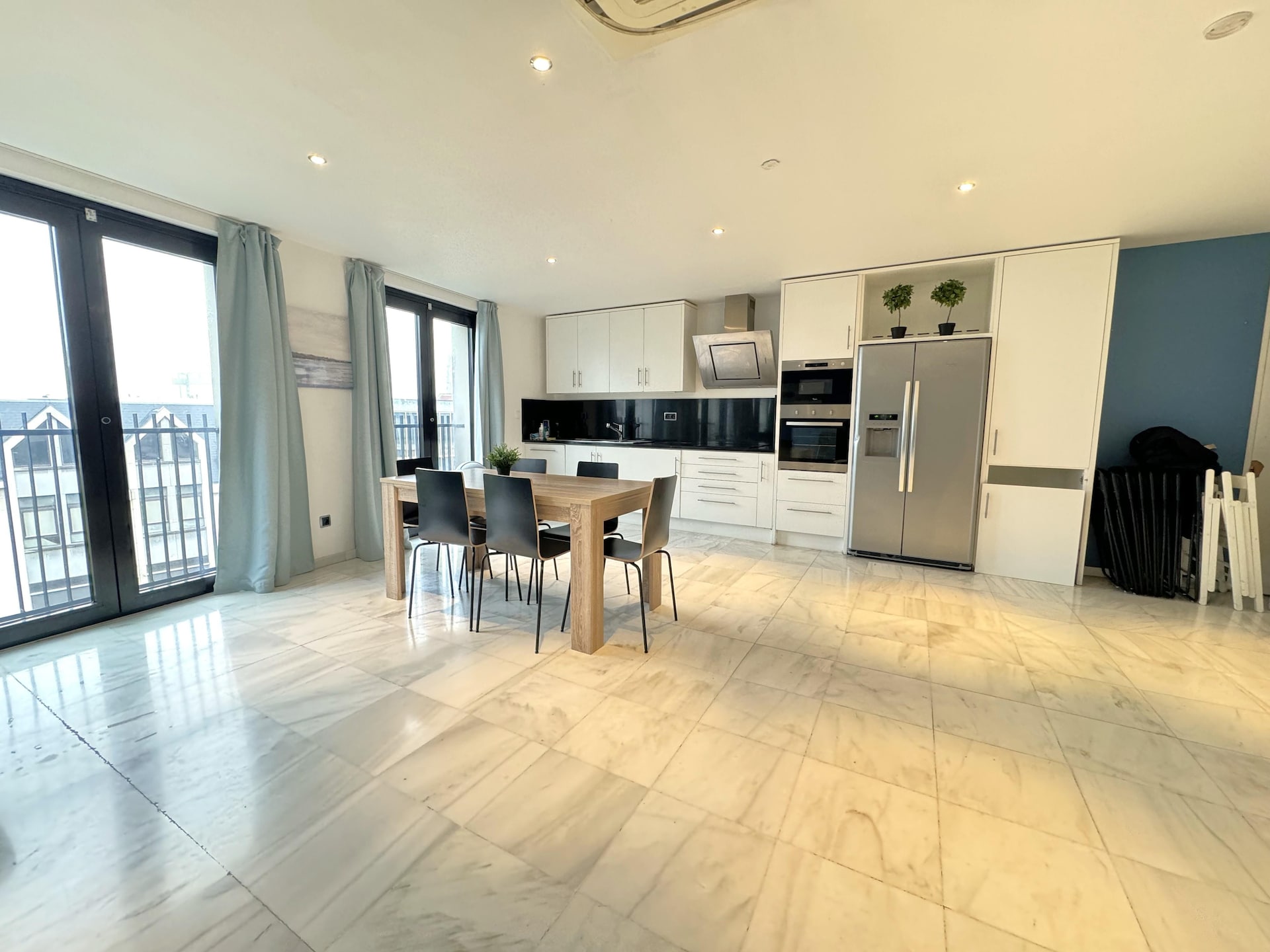 Ruim luxe appartement met 3 slaapkamers in het centrum van Antwerpen - foto 3