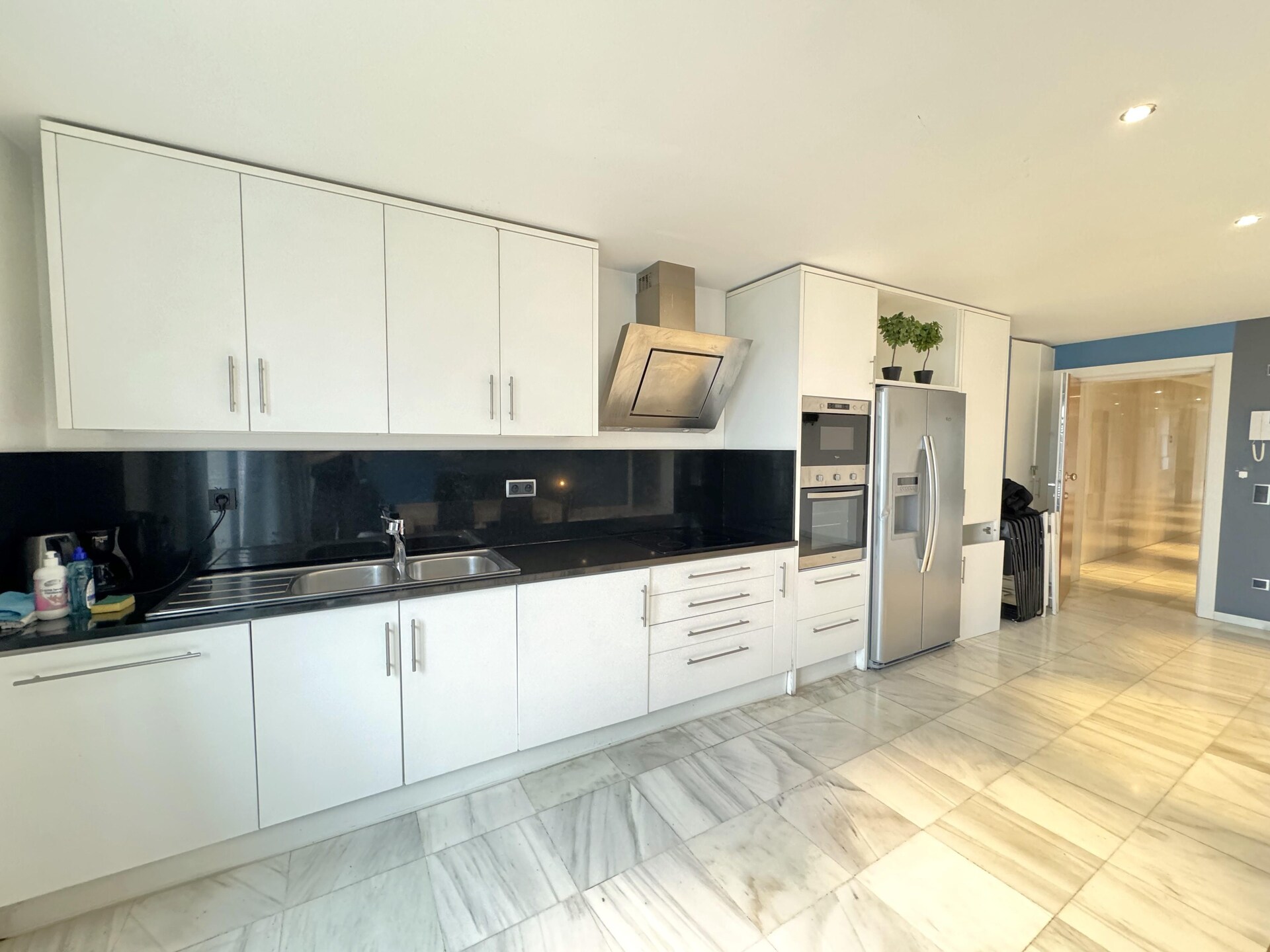 Ruim luxe appartement met 3 slaapkamers in het centrum van Antwerpen - foto 4