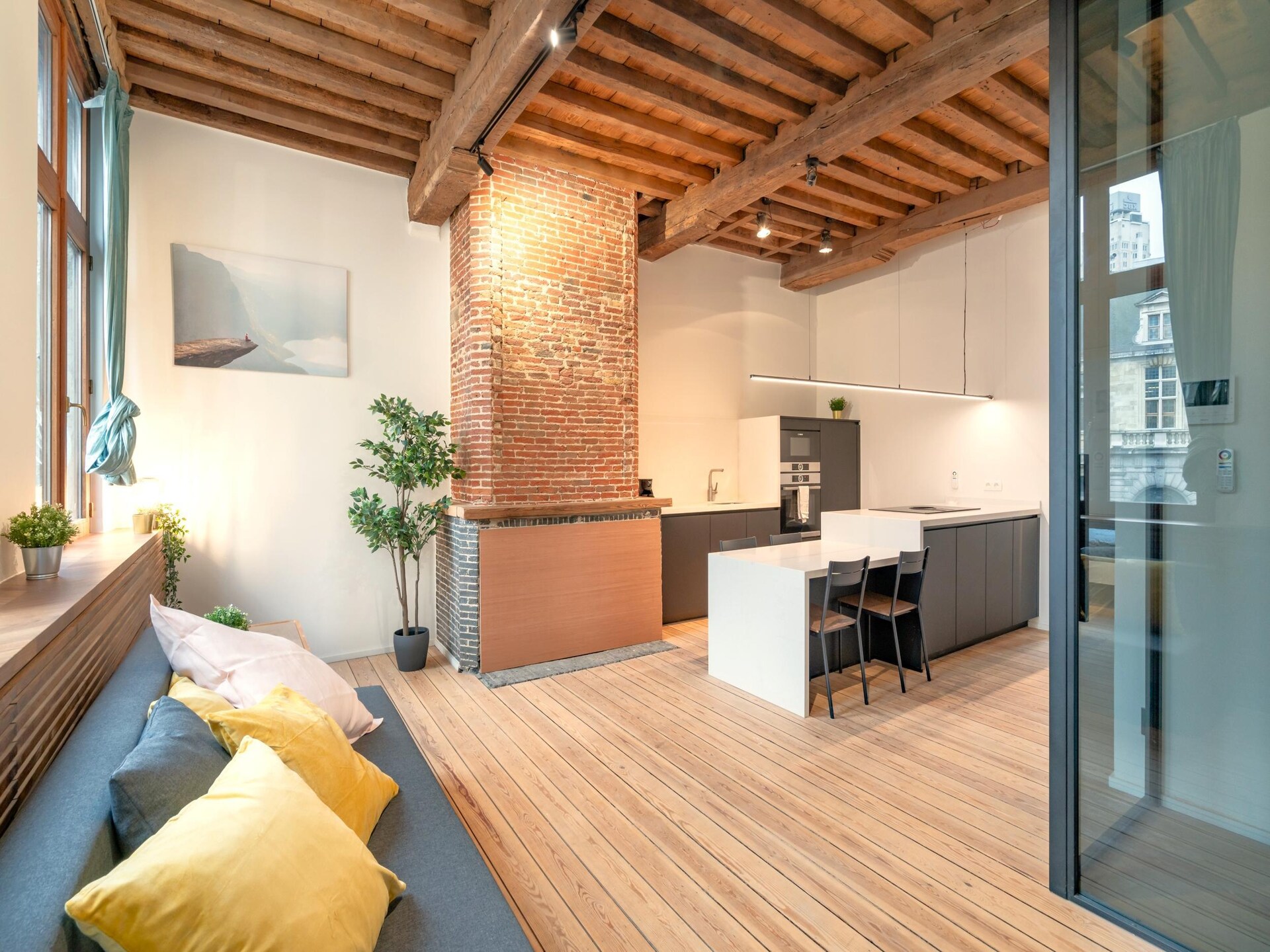 Duplex in hartje Antwerpen met houten interieur (65 m²) - foto 5