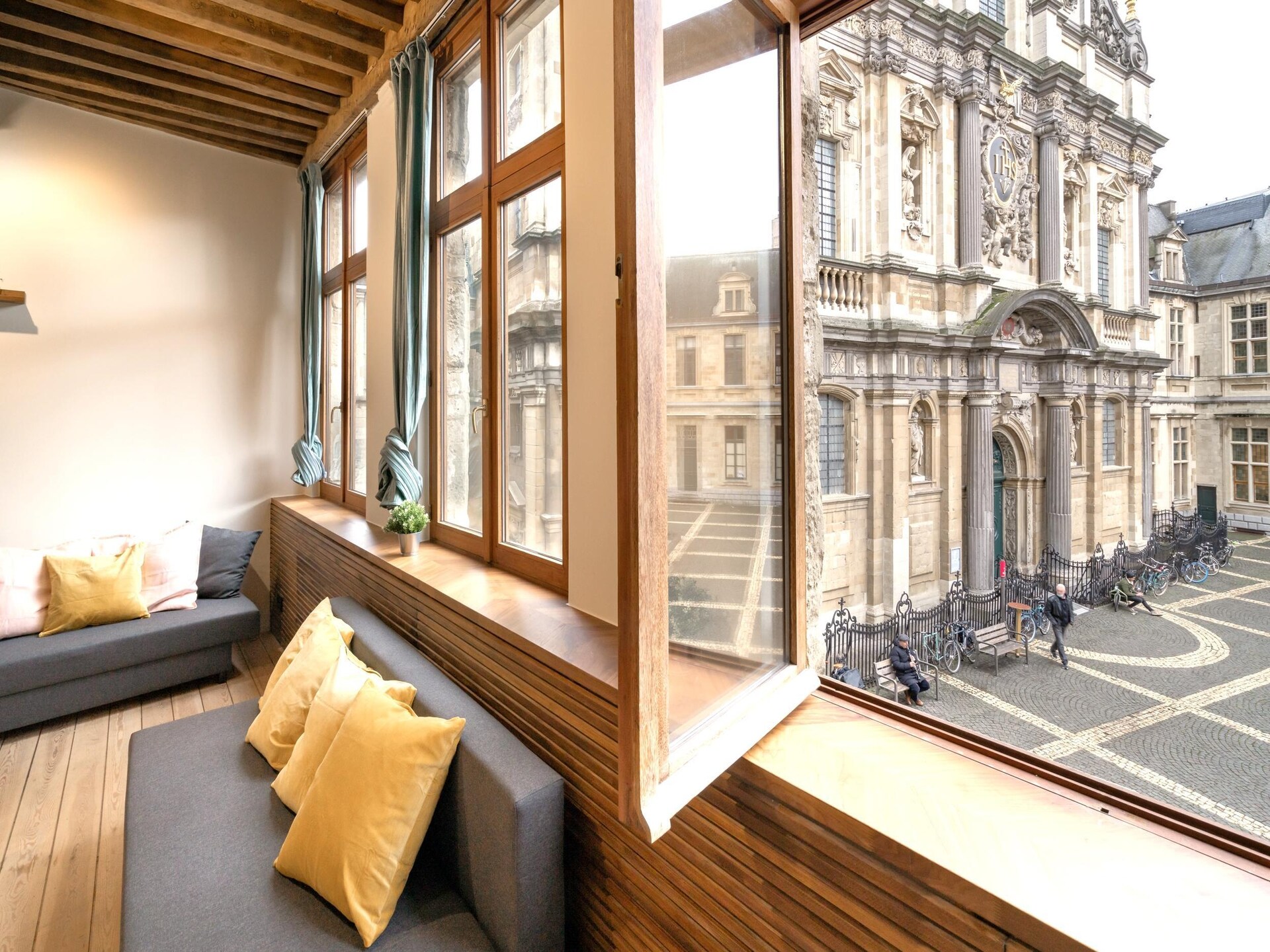 Duplex in hartje Antwerpen met houten interieur (65 m²) - foto 4