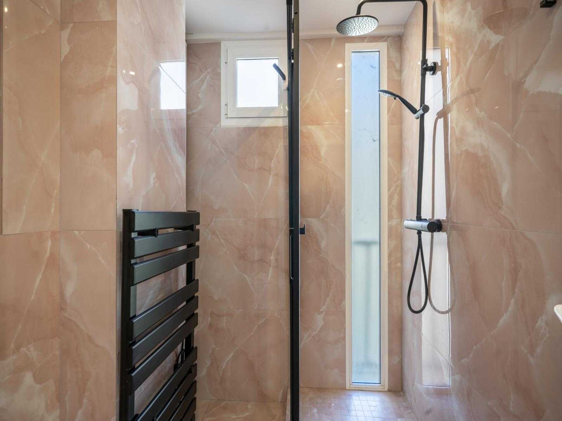 Licht appartement in Saint-Tropez, op loopafstand van strand en centrum - foto 16