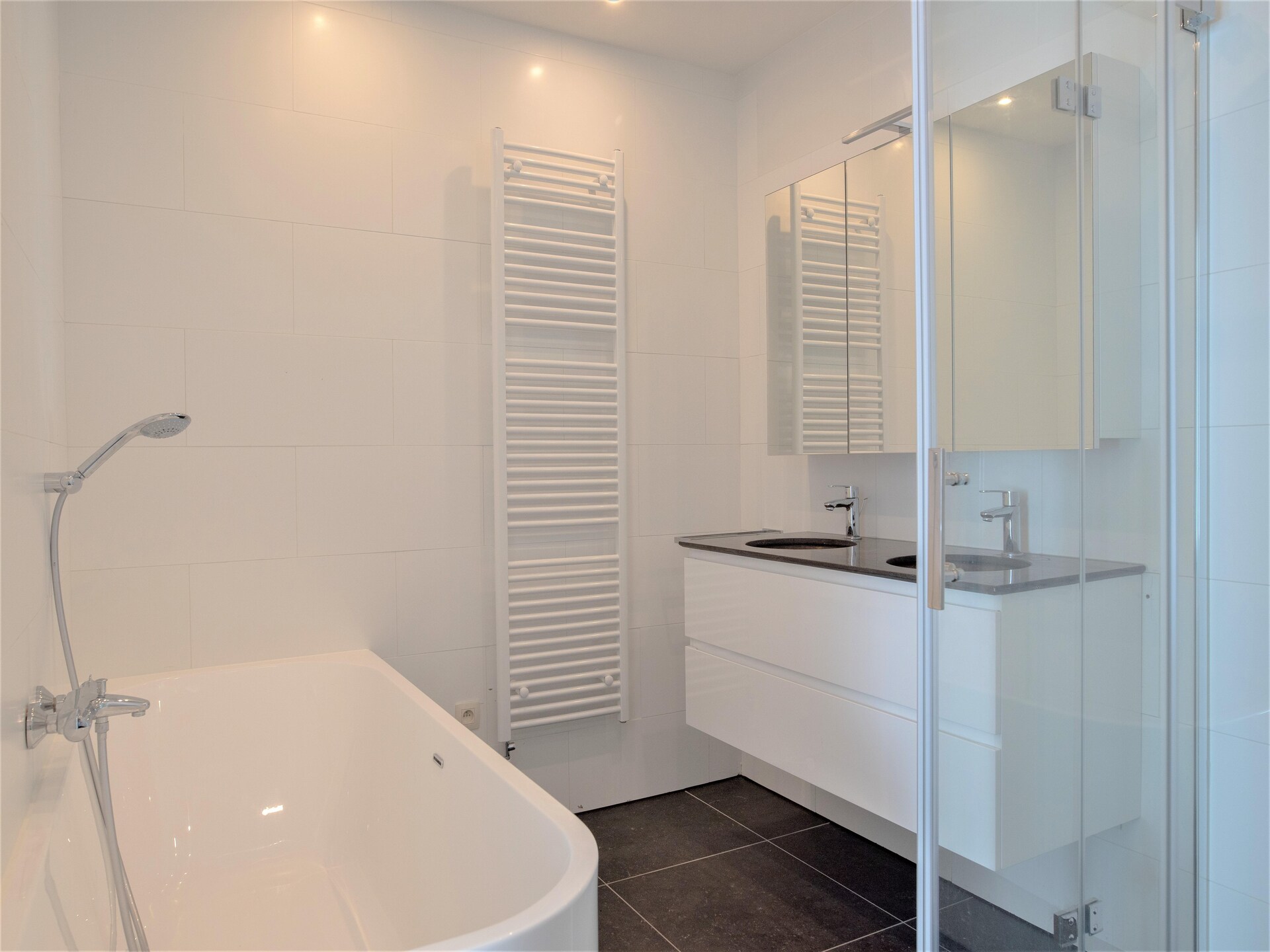 Ruim stadsappartement in het hart van Antwerpen, vlakbij de Groenplaats - foto 9