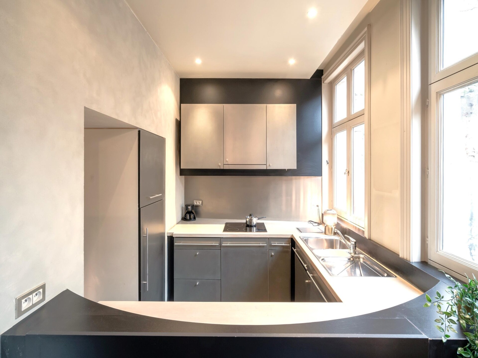 Ruim 4-persoons duplexappartement op levendig plein in Antwerpen - foto 7