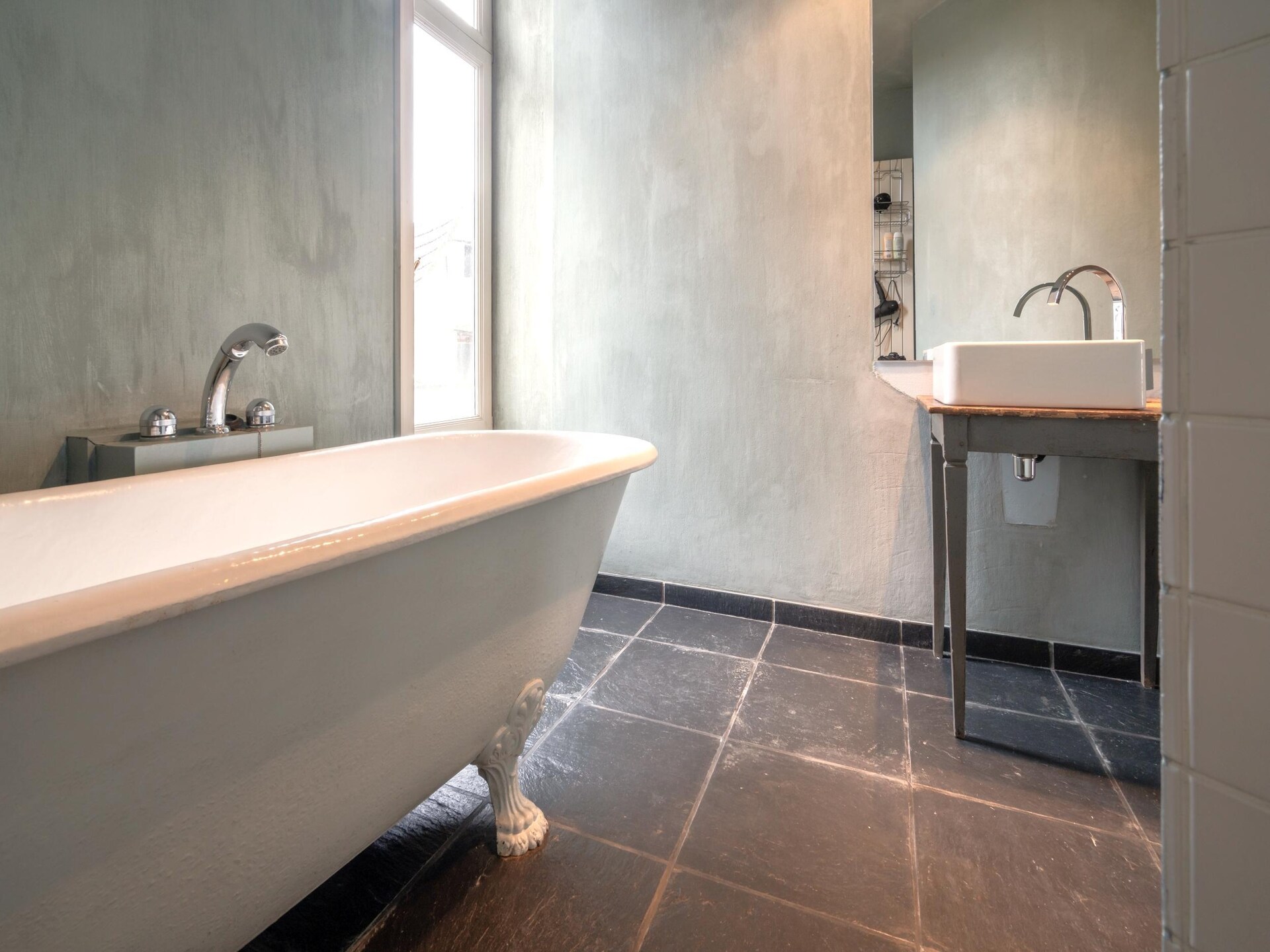Ruim 4-persoons duplexappartement op levendig plein in Antwerpen - foto 14