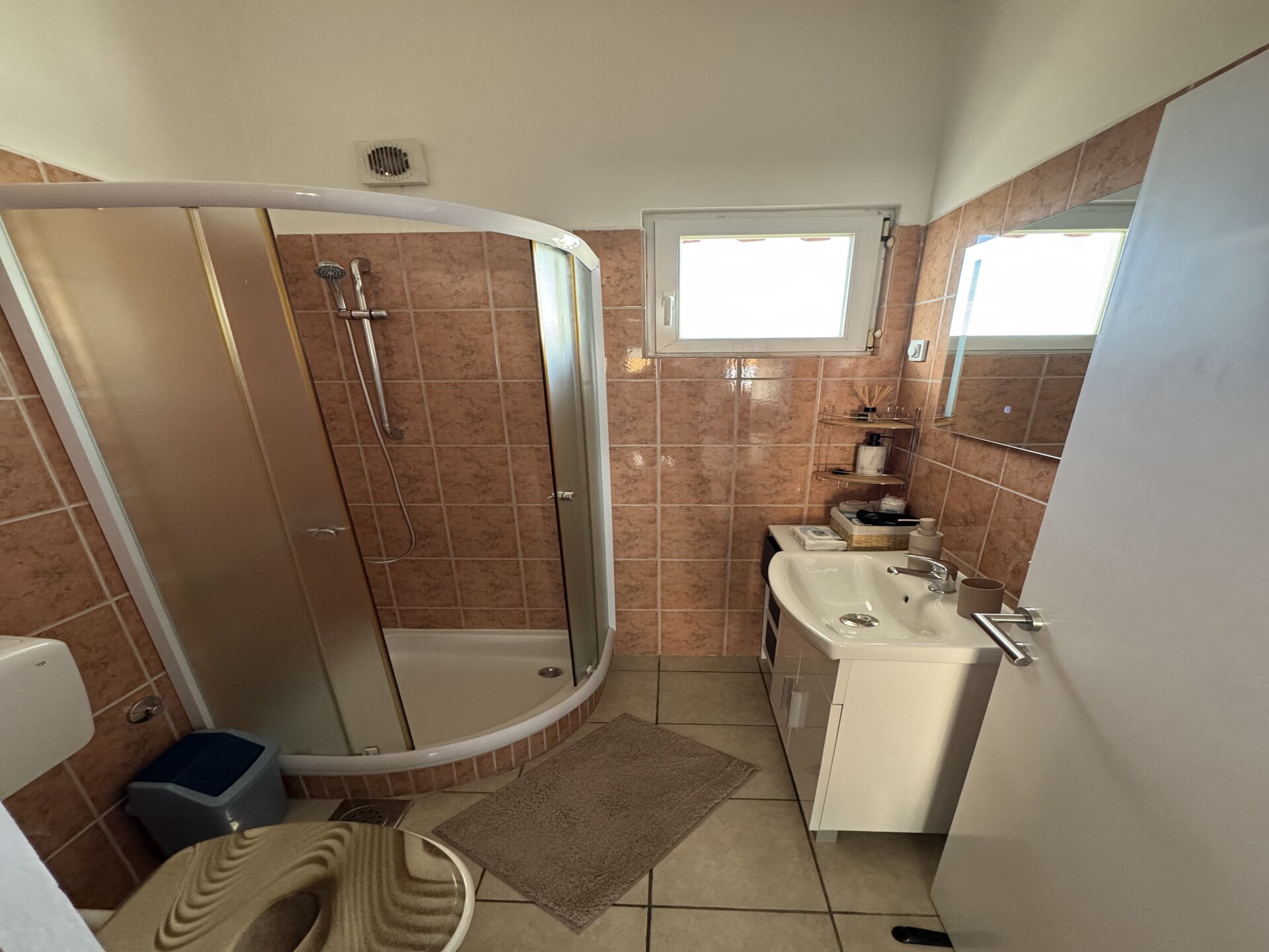 Centraal gelegen appartement in Ražanac met jacuzzi - foto 16