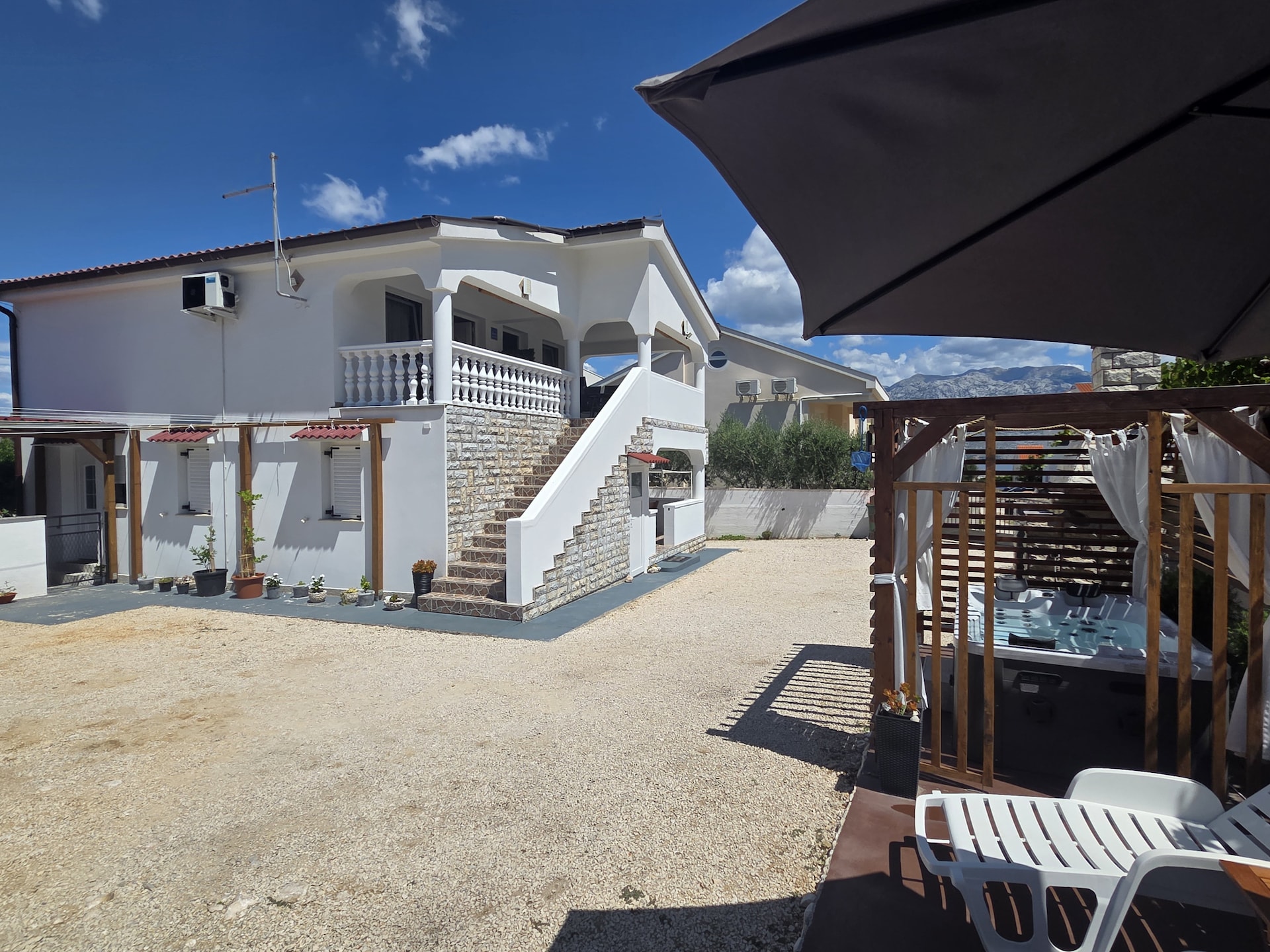Centraal gelegen appartement in Ražanac met jacuzzi - foto 19