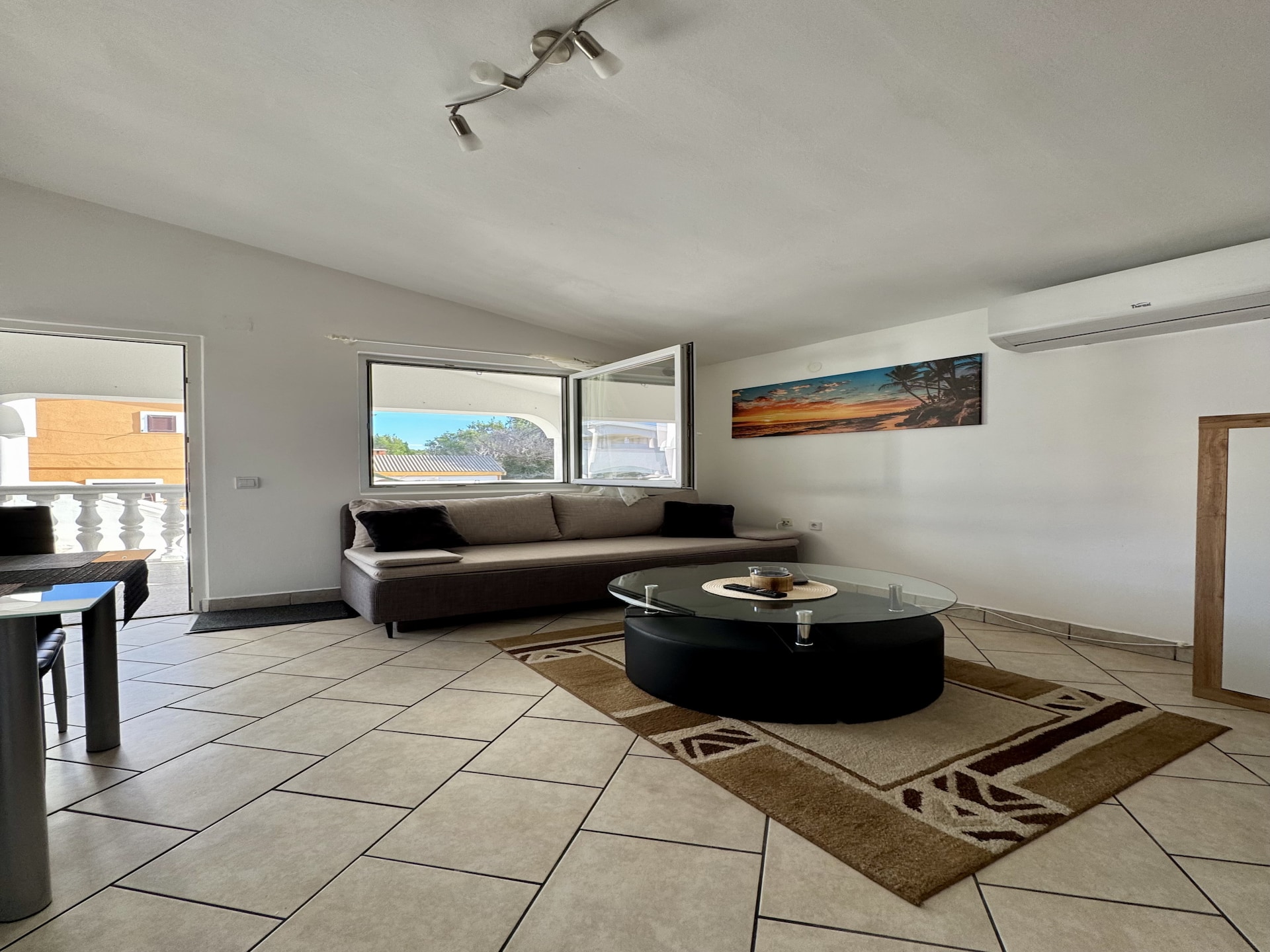 4-persoons appartement in Ražanac met jacuzzi en strand nabij - foto 2