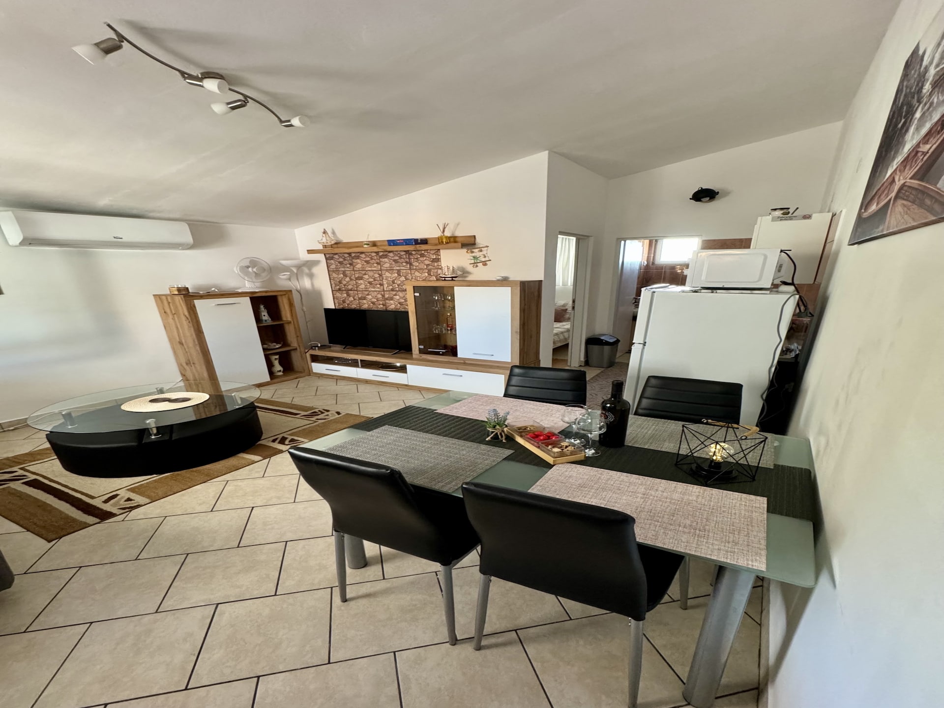 4-persoons appartement in Ražanac met jacuzzi en strand nabij - foto 3