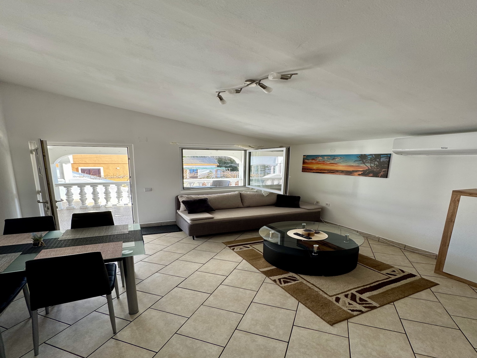 4-persoons appartement in Ražanac met jacuzzi en strand nabij - foto 9