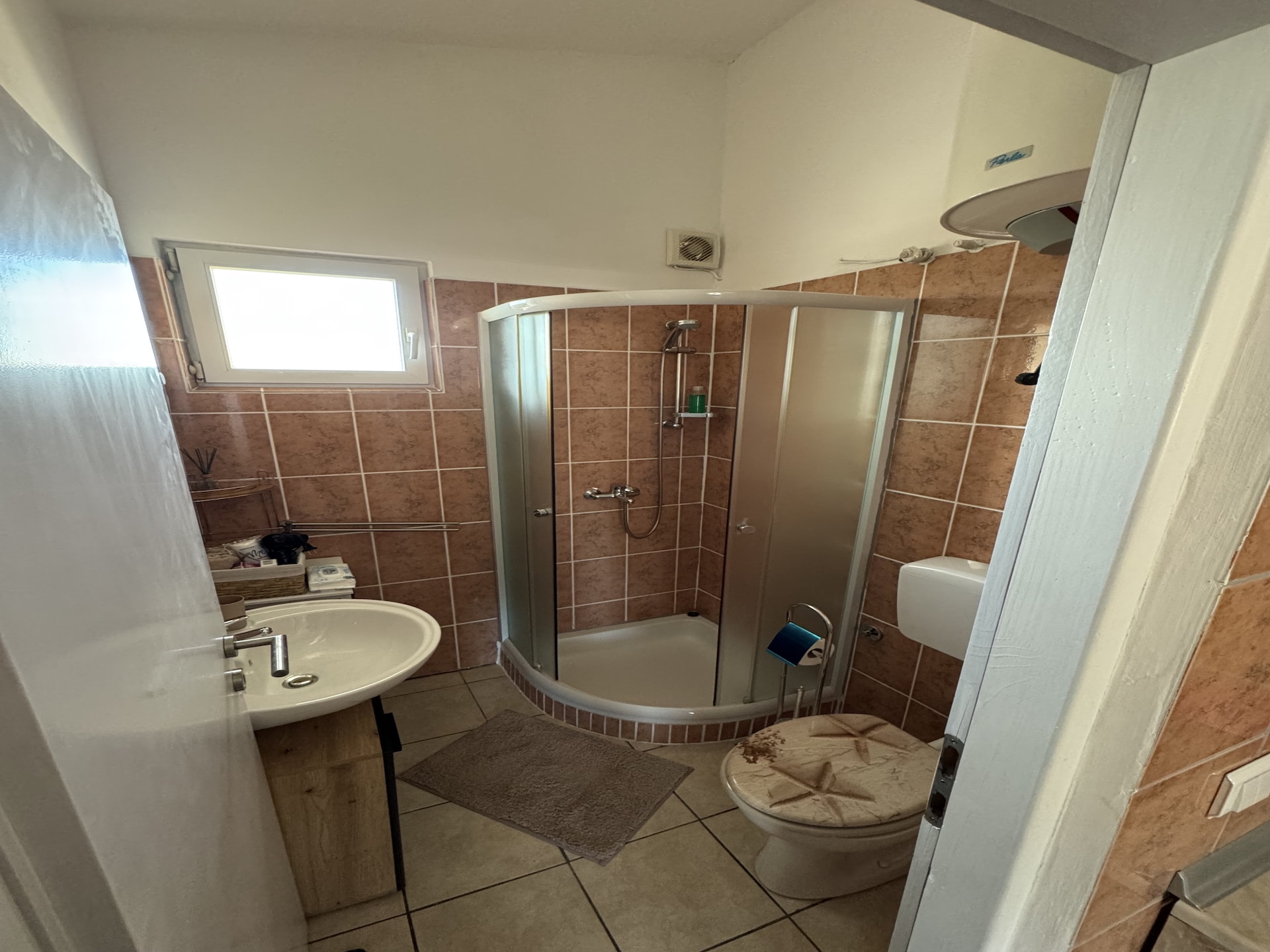 4-persoons appartement in Ražanac met jacuzzi en strand nabij - foto 13