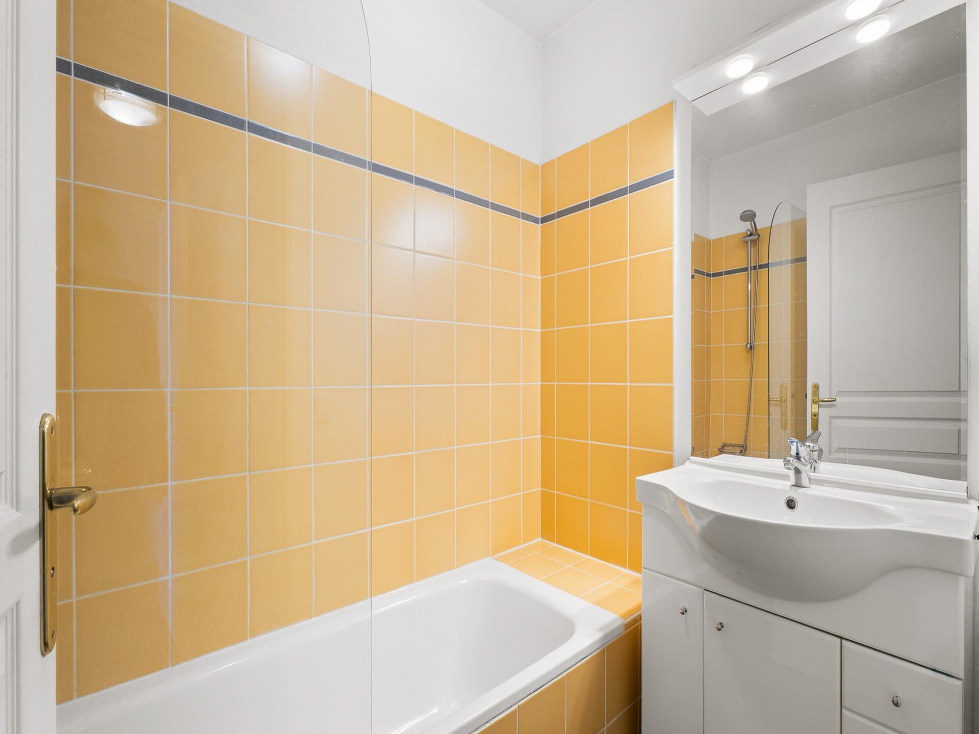 Op 900m van het centrum: licht appartement in Grasse voor 4 personen - foto 10