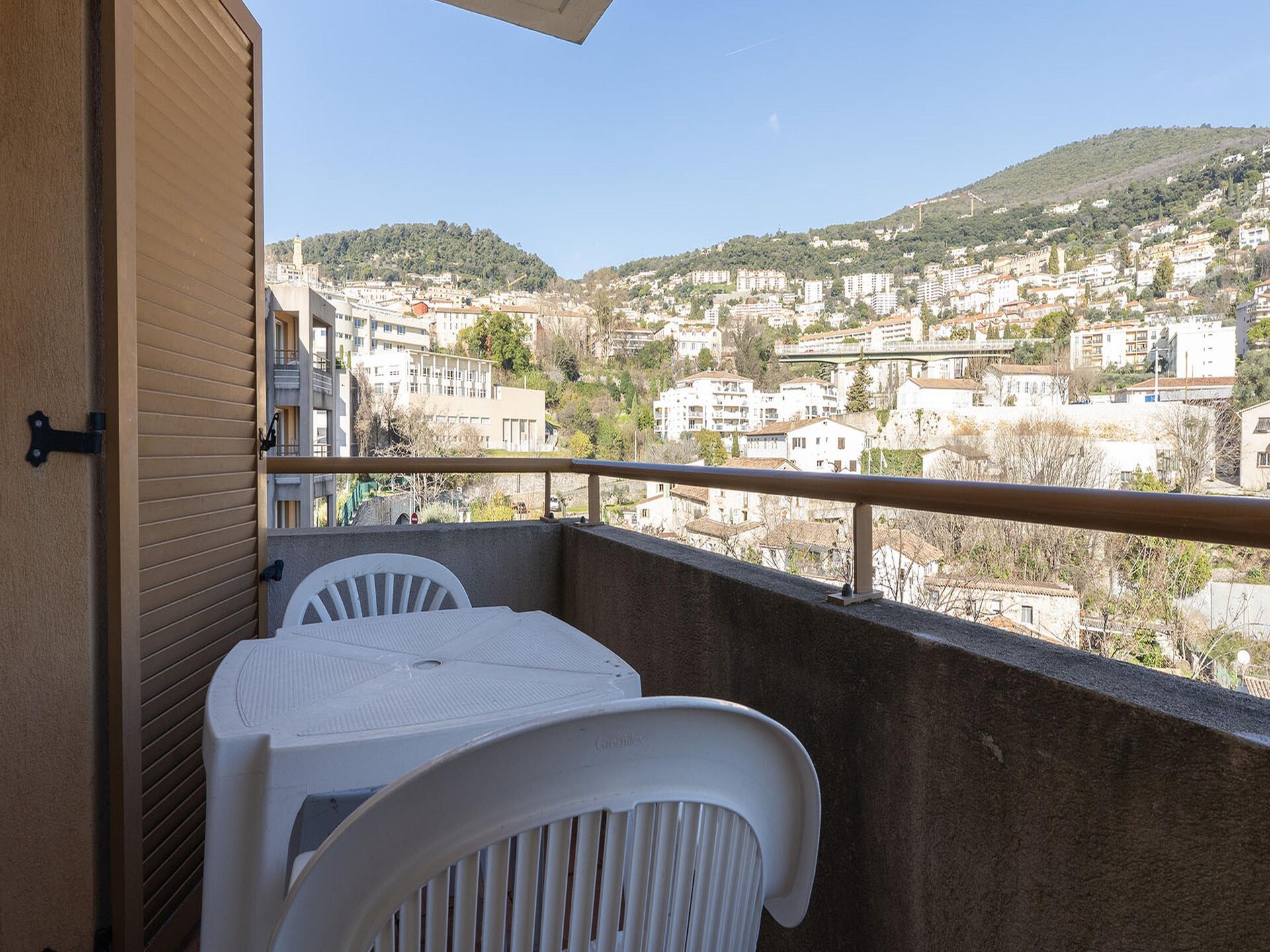 Zonnig appartement met balkon en zwembad in hartje Grasse - foto 4