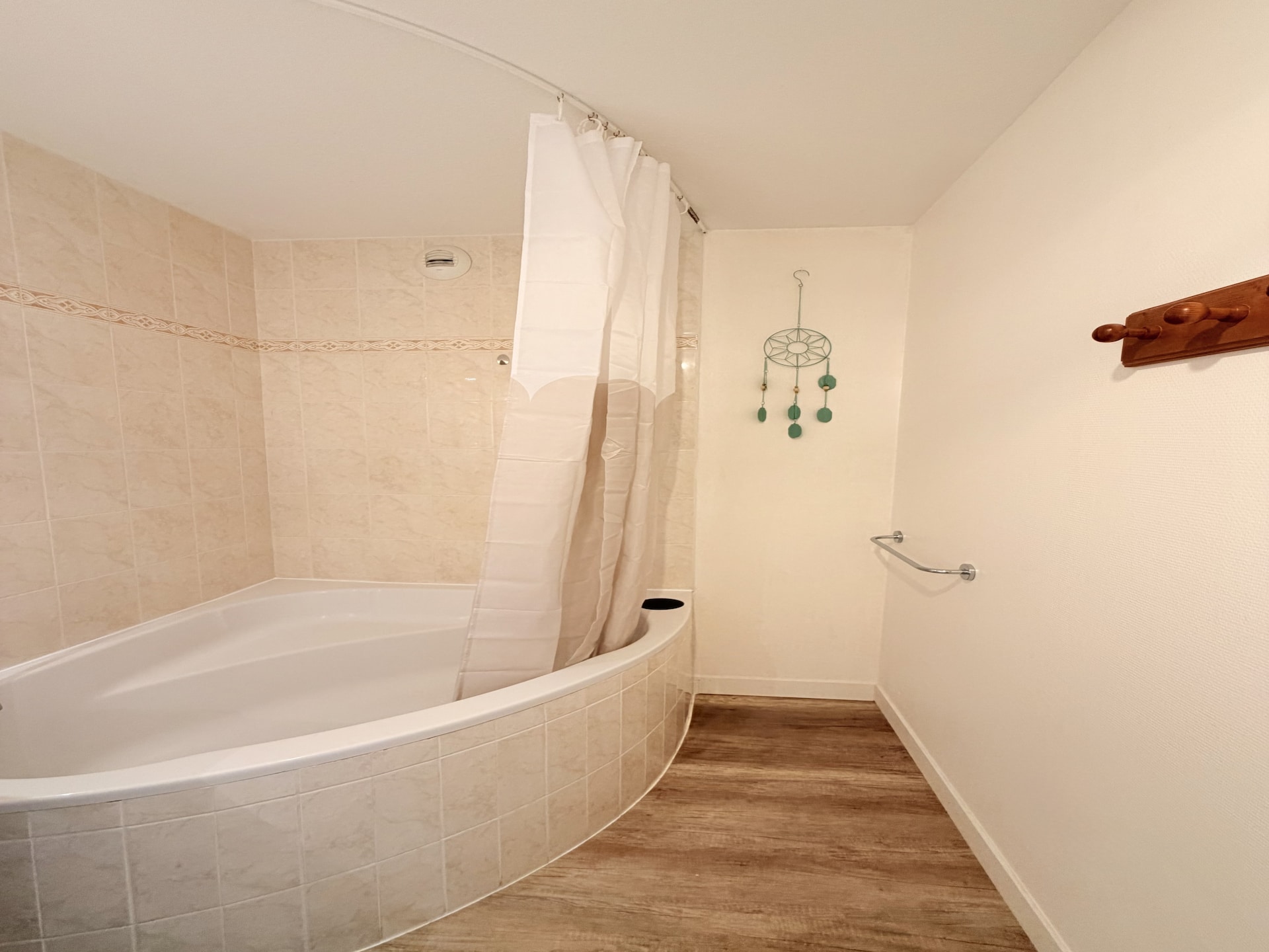 Knus appartement met zwembad en spa in het groene Giez - foto 15