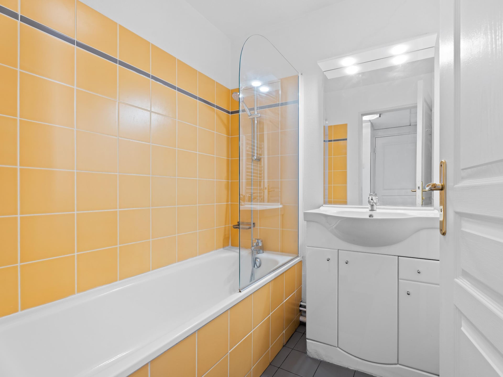 Licht appartement in Grasse met balkon en zwembad - foto 10