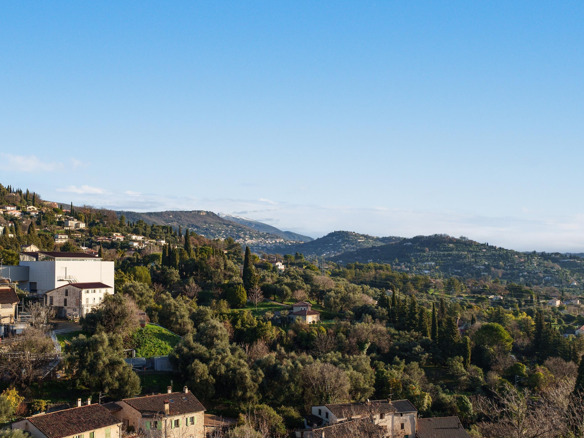 Licht appartement in Grasse met balkon en zwembad - foto 12