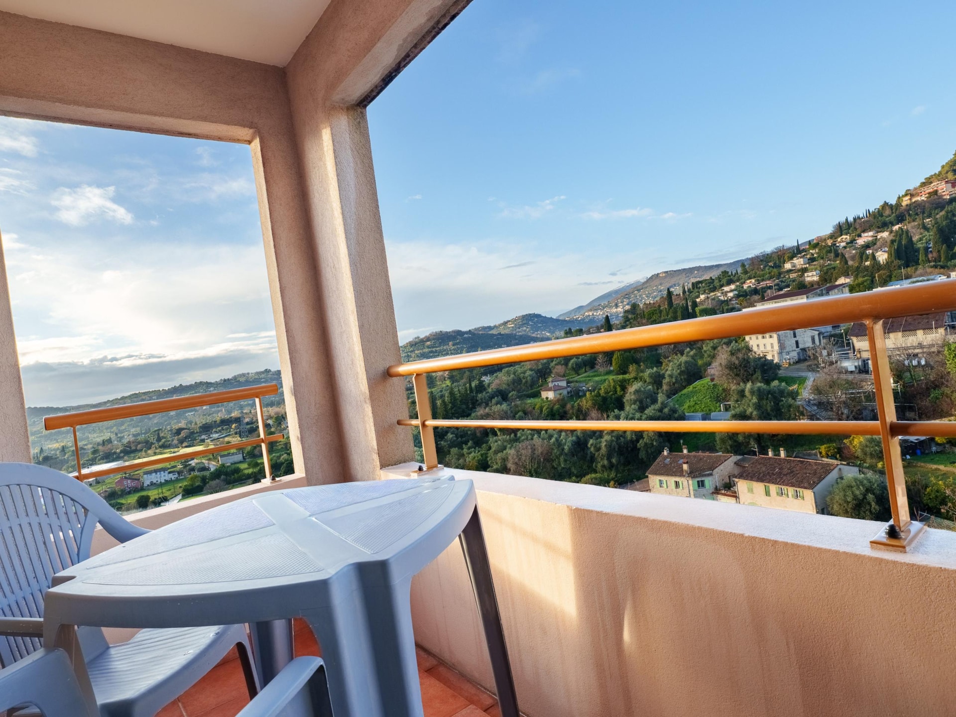 Licht appartement in Grasse met balkon en zwembad - foto 19